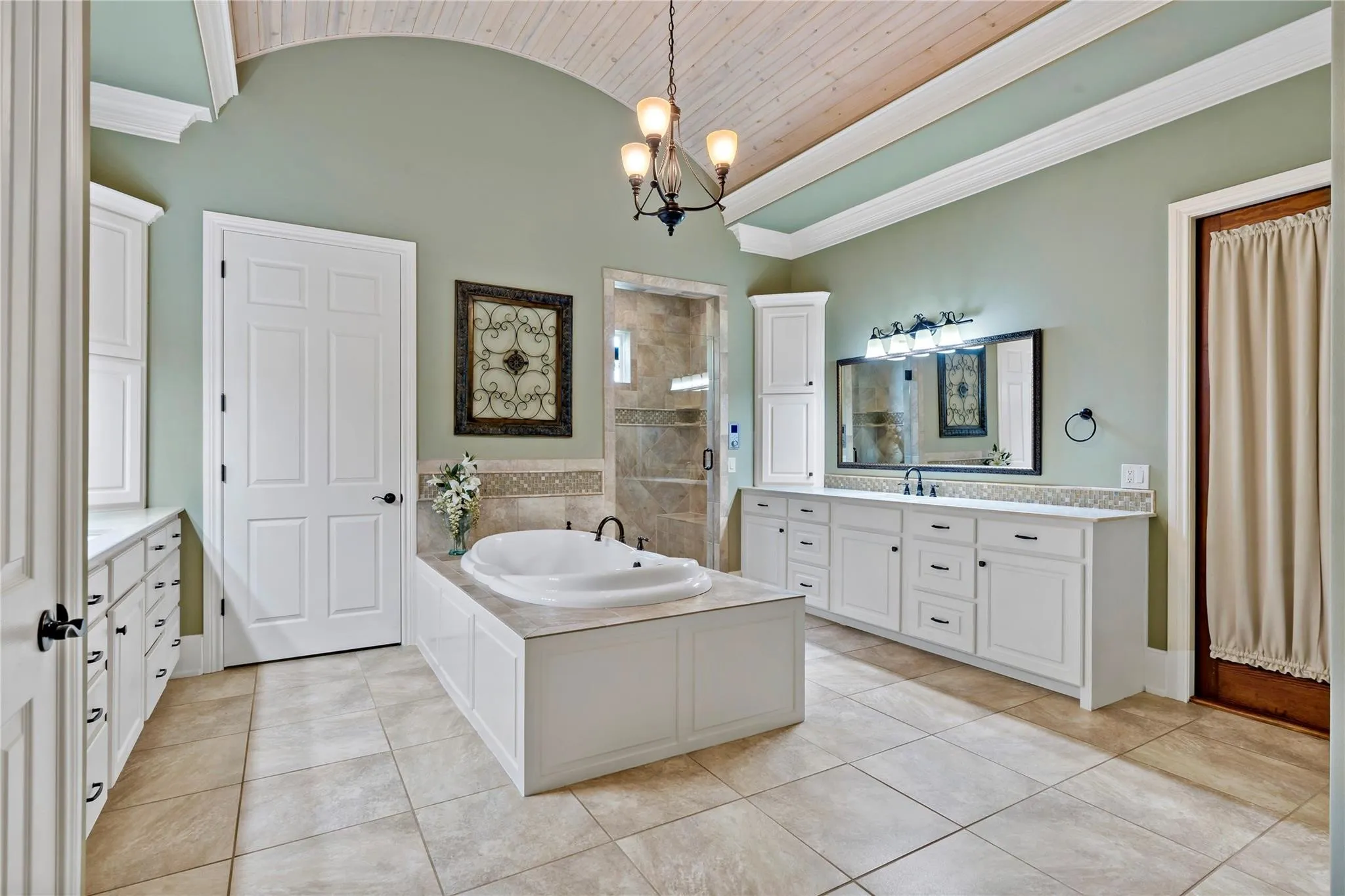 Single Family Residence For Sale in Lamar County , 695 County Road 36120 Road, Honey Grove, Texas 75446, 5 Bedrooms, 6 Bathrooms, 3 Garage spaces, 7,500 Sqft, built in 2013, Price $2,499,000, mls#21108808, Real Estate Agent in Honey Grove, Homes For Sale in Lamar county, Homes For Sale in Honey Grove, Realtor in Honey Grove Texas, Real Estate Brokerage Independent Realty Texas, Luminita Cordes Realtor