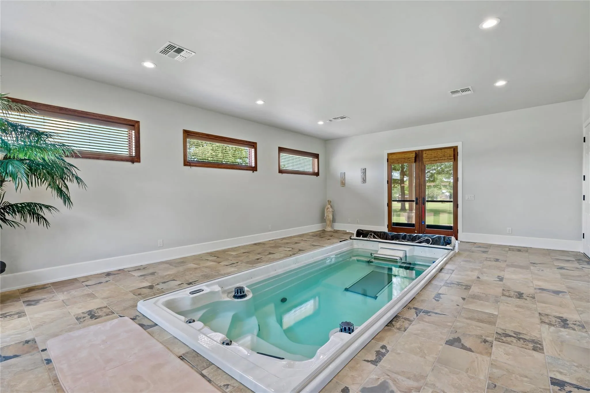 Single Family Residence For Sale in Lamar County , 695 County Road 36120 Road, Honey Grove, Texas 75446, 5 Bedrooms, 6 Bathrooms, 3 Garage spaces, 7,500 Sqft, built in 2013, Price $2,499,000, mls#21108808, Real Estate Agent in Honey Grove, Homes For Sale in Lamar county, Homes For Sale in Honey Grove, Realtor in Honey Grove Texas, Real Estate Brokerage Independent Realty Texas, Luminita Cordes Realtor