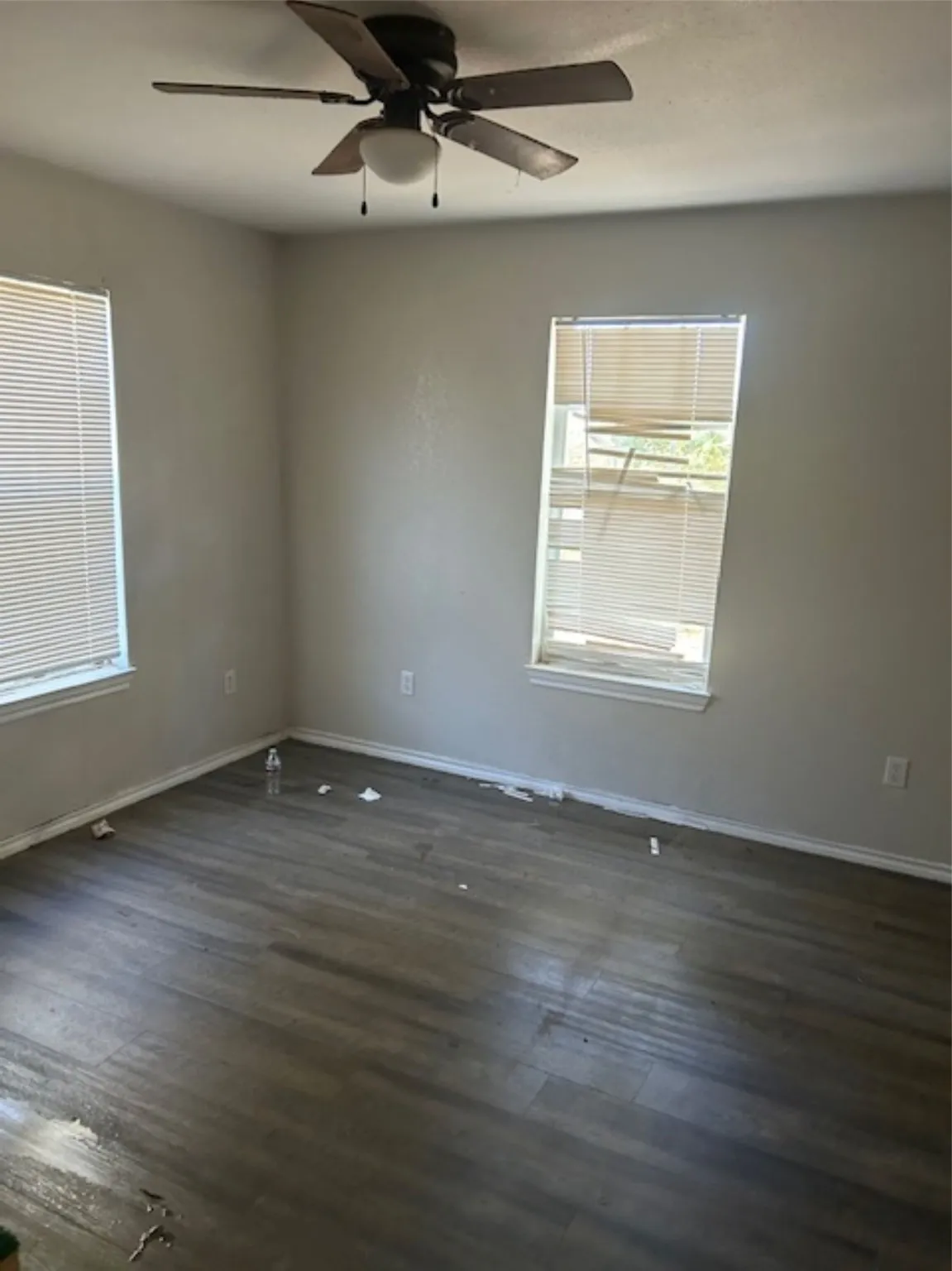 Single Family Residence For Sale in Grayson County , 307 S Jernigan Street, Bells, Texas 75414, 3 Bedroom, 1 Bathroom, Garage spaces, 1,128 Sqft, built in 1940, mls#21107596, Real Estate Agent in Bells, Homes For Sale in Grayson county, Homes For Sale in Bells, Realtor in Bells Texas, Real Estate Brokerage Independent Realty Texas, Luminita Cordes Realtor