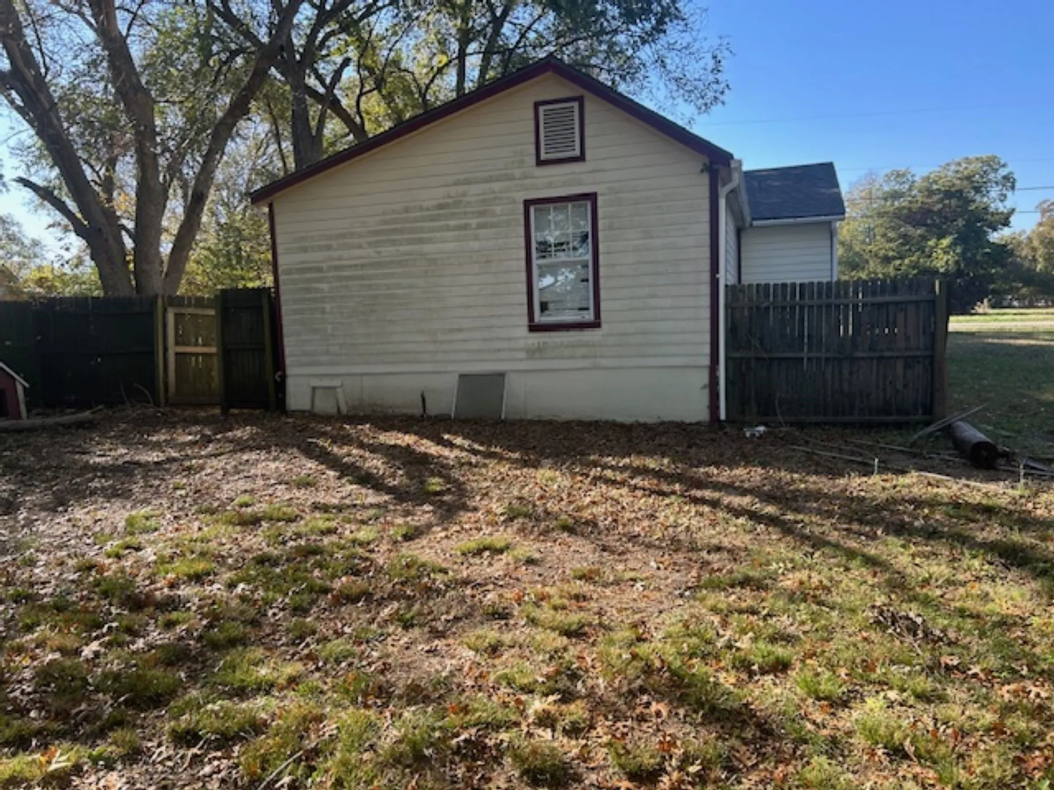 Single Family Residence For Sale in Grayson County , 307 S Jernigan Street, Bells, Texas 75414, 3 Bedroom, 1 Bathroom, Garage spaces, 1,128 Sqft, built in 1940, mls#21107596, Real Estate Agent in Bells, Homes For Sale in Grayson county, Homes For Sale in Bells, Realtor in Bells Texas, Real Estate Brokerage Independent Realty Texas, Luminita Cordes Realtor