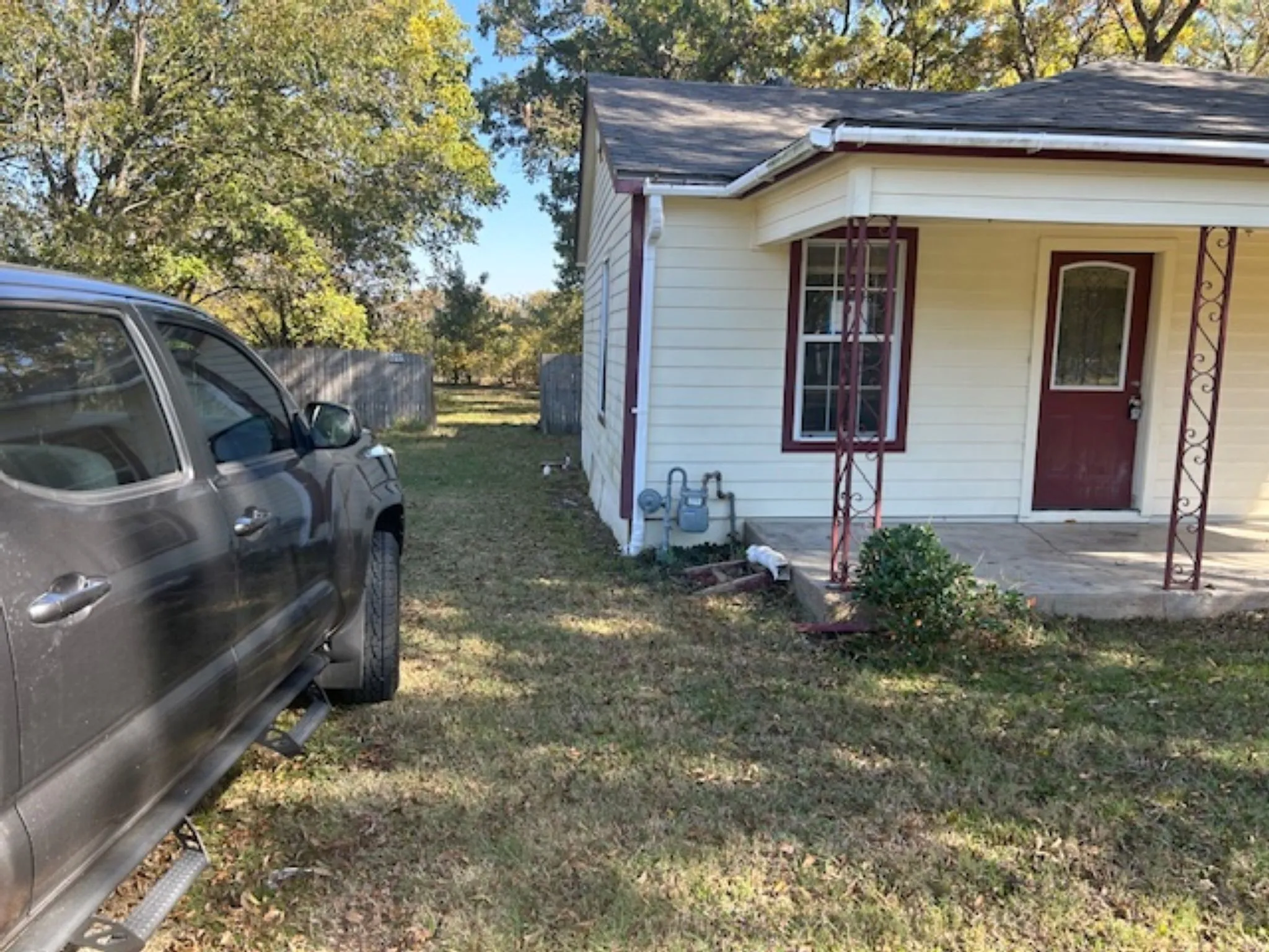 Single Family Residence For Sale in Grayson County , 307 S Jernigan Street, Bells, Texas 75414, 3 Bedroom, 1 Bathroom, Garage spaces, 1,128 Sqft, built in 1940, mls#21107596, Real Estate Agent in Bells, Homes For Sale in Grayson county, Homes For Sale in Bells, Realtor in Bells Texas, Real Estate Brokerage Independent Realty Texas, Luminita Cordes Realtor