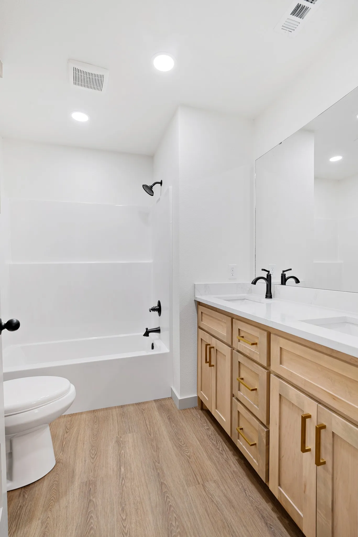 Single Family Residence For Sale in Lamar County , 728 County Road 44050, Powderly, Texas 75473, 3 Bedroom, 2 Bathroom, Garage spaces, 1,410 Sqft, built in 2025, New Construction - Complete, mls#21109969, Real Estate Agent in Powderly, Homes For Sale in Lamar county, Homes For Sale in Powderly, Realtor in Powderly Texas, Real Estate Brokerage Independent Realty Texas, Luminita Cordes Realtor