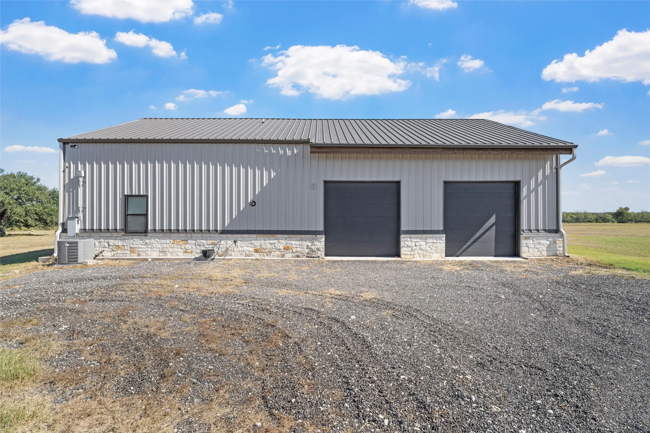 Farm For Sale in Falls County , 684 County Road 473, Lott, Texas 76656, 3 Bedroom, 2 Bathroom, 4 Garage spaces, 2,840 Sqft, built in 2020, mls#21110353, Real Estate Agent in Lott, Homes For Sale in Falls county, Homes For Sale in Lott, Realtor in Lott Texas, Real Estate Brokerage Independent Realty Texas, Luminita Cordes Realtor