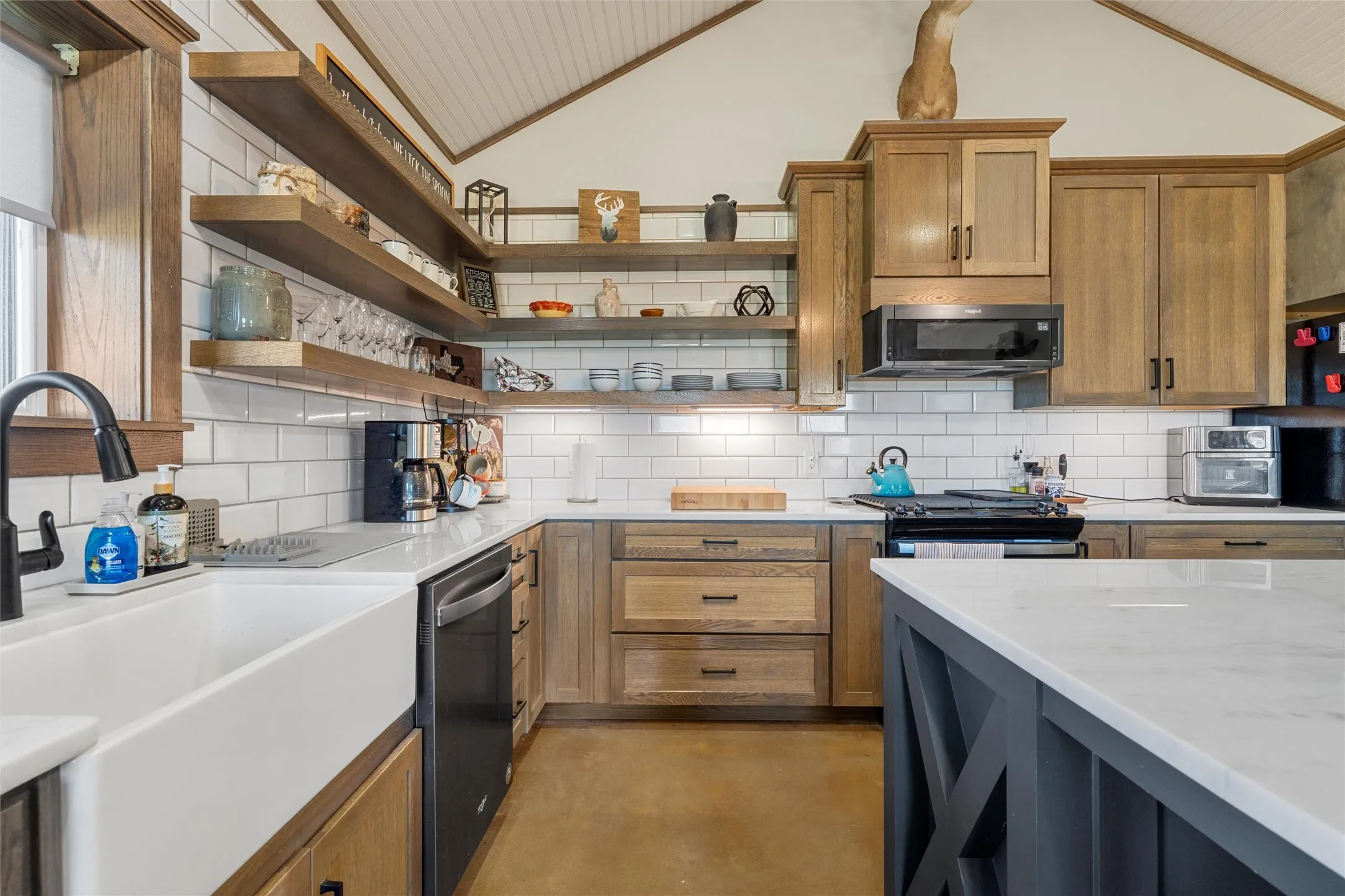 Farm For Sale in Falls County , 684 County Road 473, Lott, Texas 76656, 3 Bedroom, 2 Bathroom, 4 Garage spaces, 2,840 Sqft, built in 2020, mls#21110353, Real Estate Agent in Lott, Homes For Sale in Falls county, Homes For Sale in Lott, Realtor in Lott Texas, Real Estate Brokerage Independent Realty Texas, Luminita Cordes Realtor
