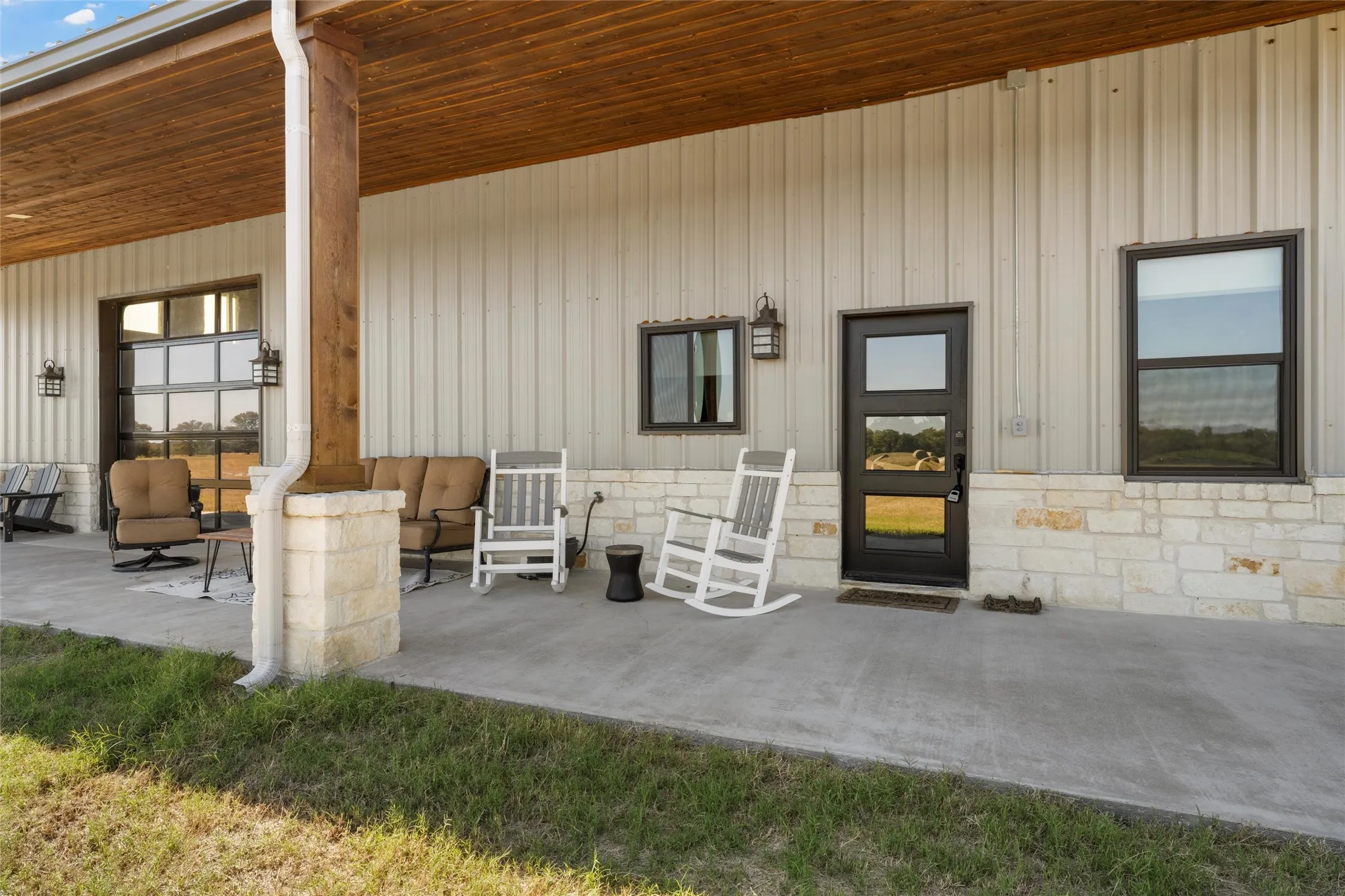 Farm For Sale in Falls County , 684 County Road 473, Lott, Texas 76656, 3 Bedroom, 2 Bathroom, 4 Garage spaces, 2,840 Sqft, built in 2020, mls#21110353, Real Estate Agent in Lott, Homes For Sale in Falls county, Homes For Sale in Lott, Realtor in Lott Texas, Real Estate Brokerage Independent Realty Texas, Luminita Cordes Realtor