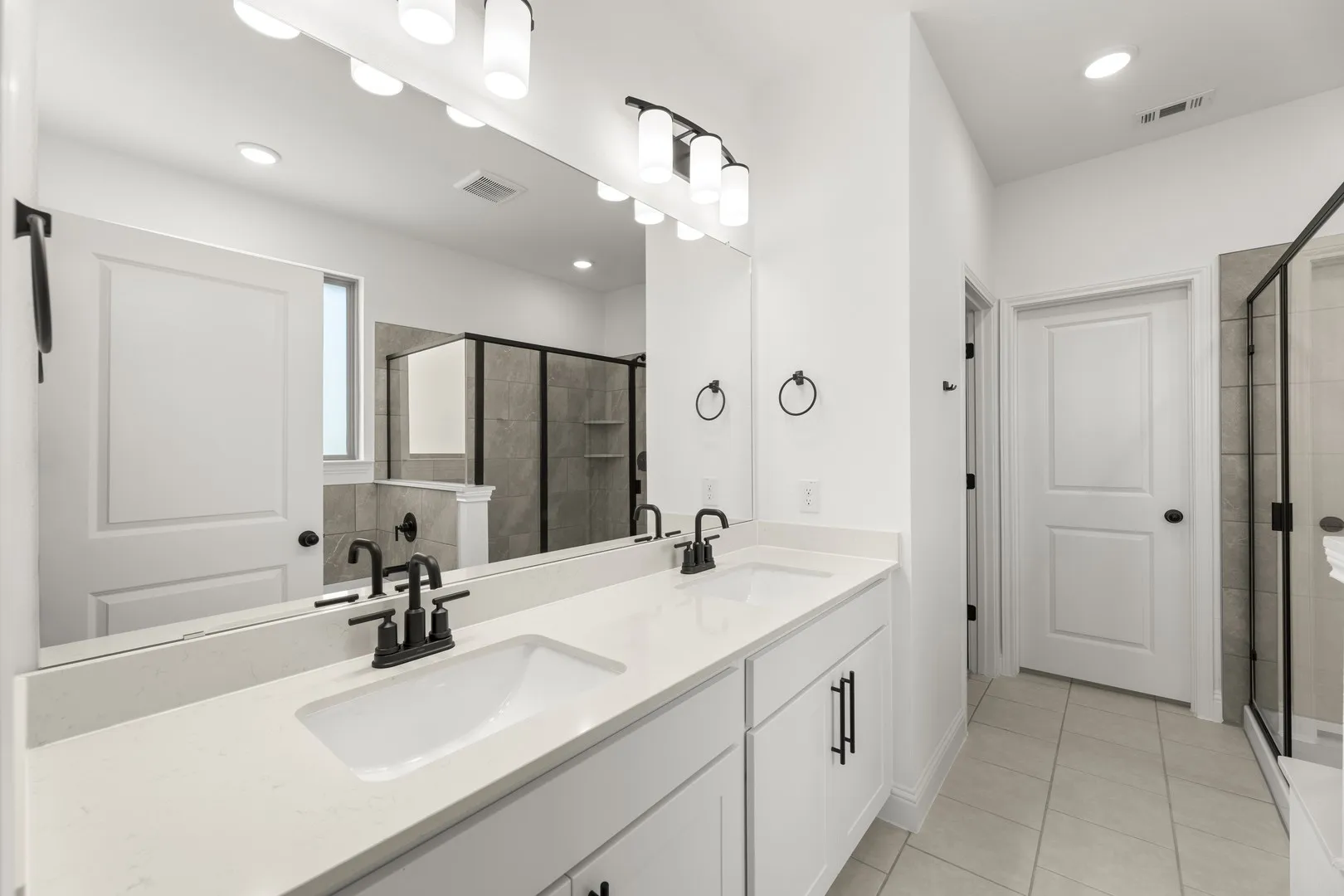 21. 6311 DelaCroix - Bath (2)