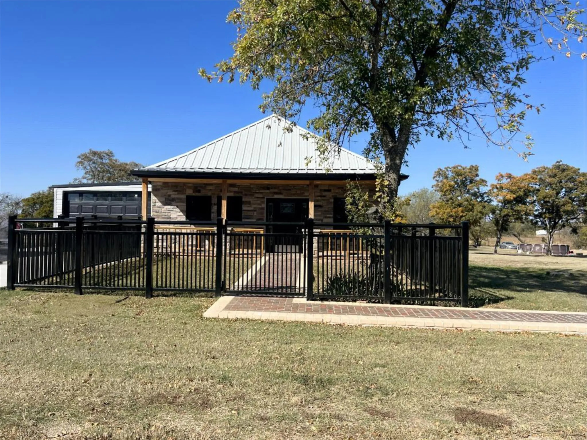 Single Family Residence For Sale in Clay County , 724 Franklin, Bellevue, Texas 76228, 4 Bedrooms, 3 Bathrooms, 1 Garage spaces, 2,296 Sqft, built in 1931, Price $299,500, mls#21111530, Real Estate Agent in Bellevue, Homes For Sale in Clay county, Homes For Sale in Bellevue, Realtor in Bellevue Texas, Real Estate Brokerage Independent Realty Texas, Luminita Cordes Realtor