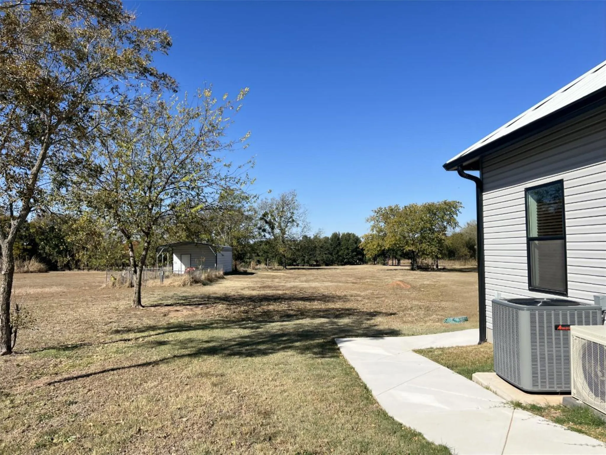 View of grassy yard