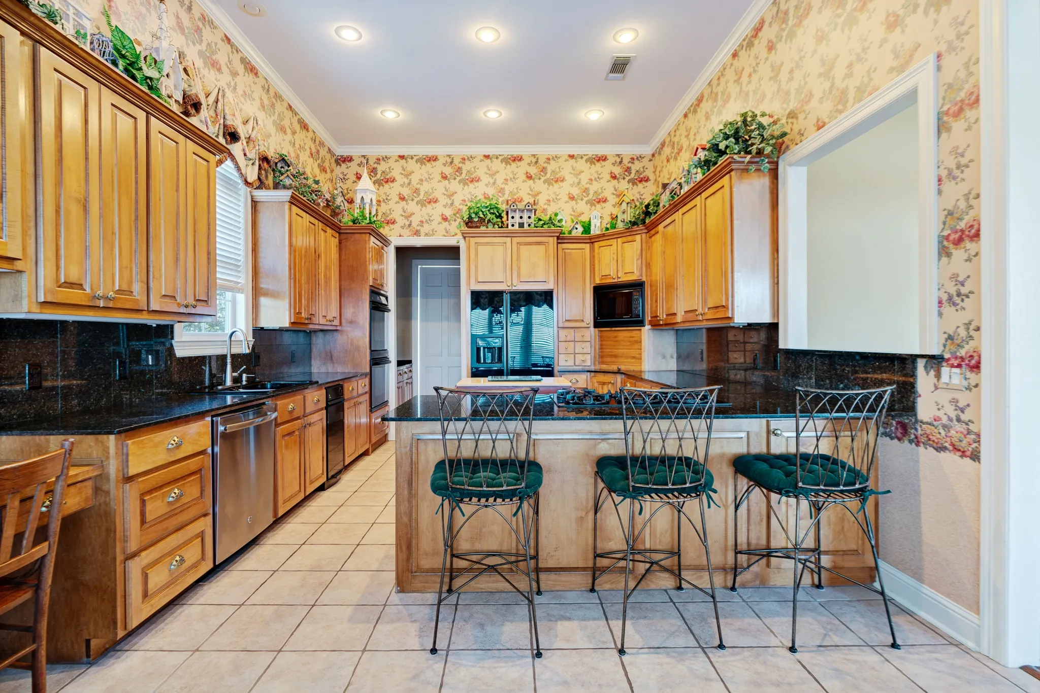 Single Family Residence For Sale in Lamar County , 3065 Oak Creek Drive, Paris, Texas 75462, 5 Bedrooms, 5 Bathrooms, 4 Garage spaces, 5,616 Sqft, built in 1999, Price $599,500, mls#21108490, Real Estate Agent in Paris, Homes For Sale in Lamar county, Homes For Sale in Paris, Realtor in Paris Texas, Real Estate Brokerage Independent Realty Texas, Luminita Cordes Realtor