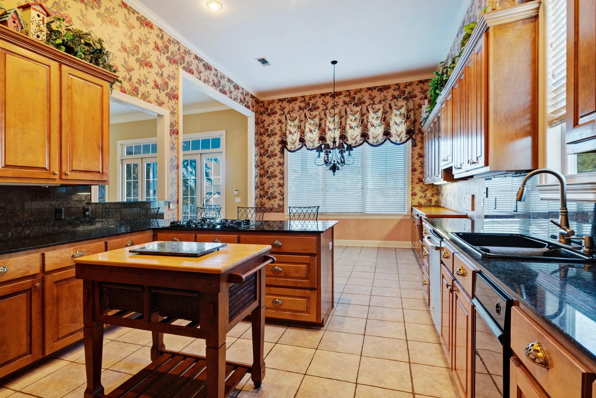 Single Family Residence For Sale in Lamar County , 3065 Oak Creek Drive, Paris, Texas 75462, 5 Bedrooms, 5 Bathrooms, 4 Garage spaces, 5,616 Sqft, built in 1999, Price $599,500, mls#21108490, Real Estate Agent in Paris, Homes For Sale in Lamar county, Homes For Sale in Paris, Realtor in Paris Texas, Real Estate Brokerage Independent Realty Texas, Luminita Cordes Realtor