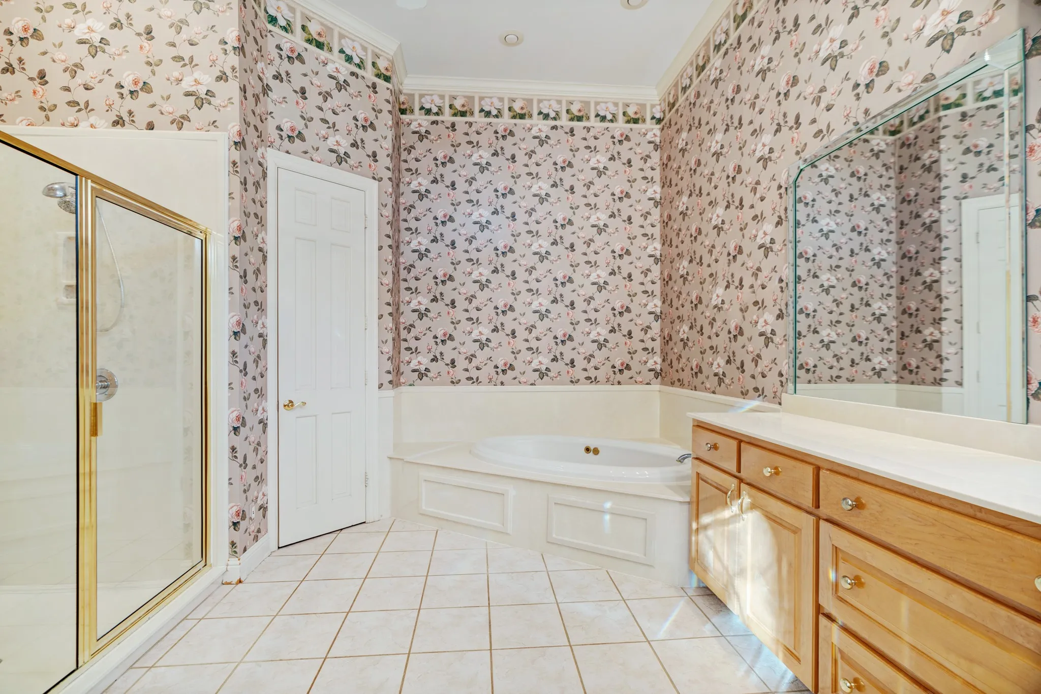 Single Family Residence For Sale in Lamar County , 3065 Oak Creek Drive, Paris, Texas 75462, 5 Bedrooms, 5 Bathrooms, 4 Garage spaces, 5,616 Sqft, built in 1999, Price $599,500, mls#21108490, Real Estate Agent in Paris, Homes For Sale in Lamar county, Homes For Sale in Paris, Realtor in Paris Texas, Real Estate Brokerage Independent Realty Texas, Luminita Cordes Realtor
