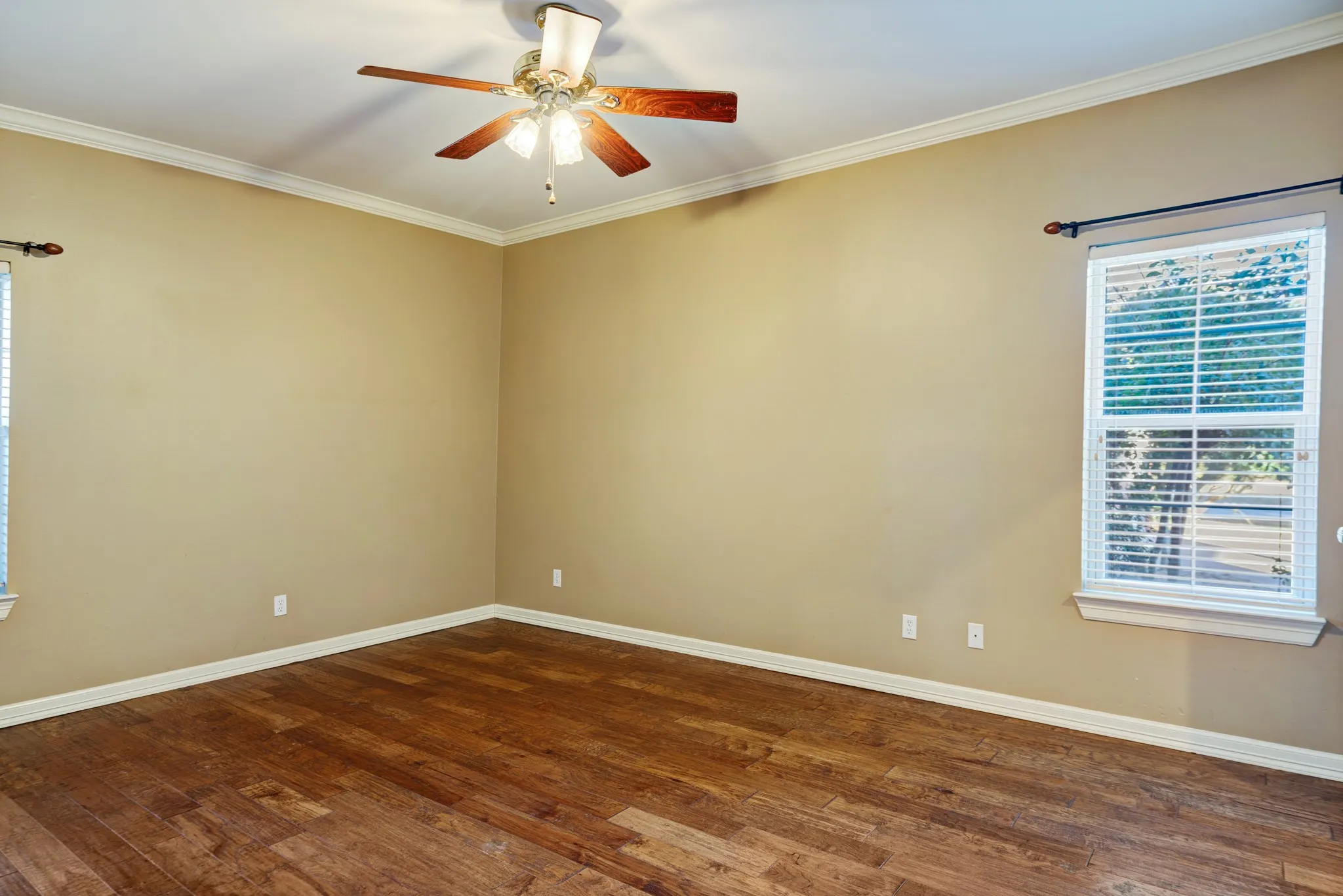 Single Family Residence For Sale in Lamar County , 3065 Oak Creek Drive, Paris, Texas 75462, 5 Bedrooms, 5 Bathrooms, 4 Garage spaces, 5,616 Sqft, built in 1999, Price $599,500, mls#21108490, Real Estate Agent in Paris, Homes For Sale in Lamar county, Homes For Sale in Paris, Realtor in Paris Texas, Real Estate Brokerage Independent Realty Texas, Luminita Cordes Realtor