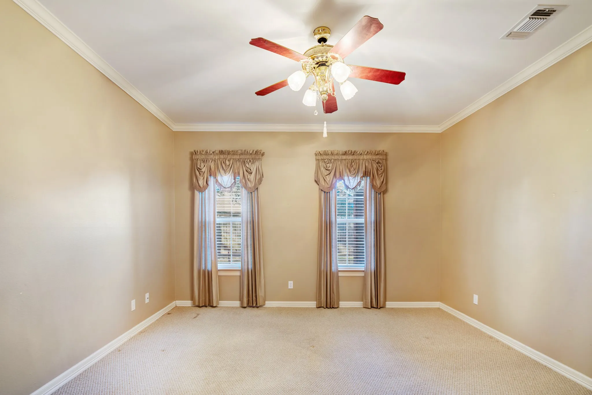 Single Family Residence For Sale in Lamar County , 3065 Oak Creek Drive, Paris, Texas 75462, 5 Bedrooms, 5 Bathrooms, 4 Garage spaces, 5,616 Sqft, built in 1999, Price $599,500, mls#21108490, Real Estate Agent in Paris, Homes For Sale in Lamar county, Homes For Sale in Paris, Realtor in Paris Texas, Real Estate Brokerage Independent Realty Texas, Luminita Cordes Realtor