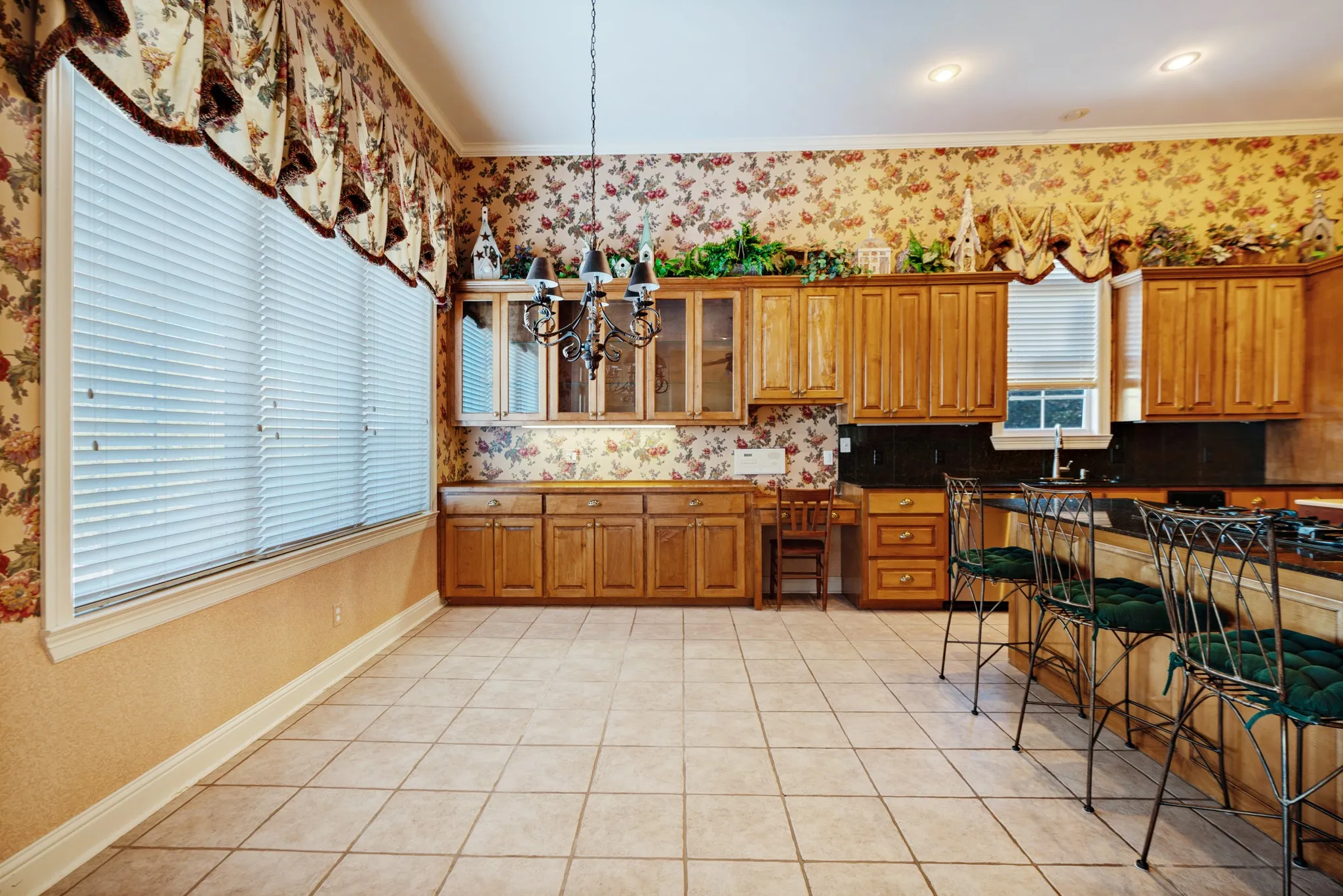 Single Family Residence For Sale in Lamar County , 3065 Oak Creek Drive, Paris, Texas 75462, 5 Bedrooms, 5 Bathrooms, 4 Garage spaces, 5,616 Sqft, built in 1999, Price $599,500, mls#21108490, Real Estate Agent in Paris, Homes For Sale in Lamar county, Homes For Sale in Paris, Realtor in Paris Texas, Real Estate Brokerage Independent Realty Texas, Luminita Cordes Realtor