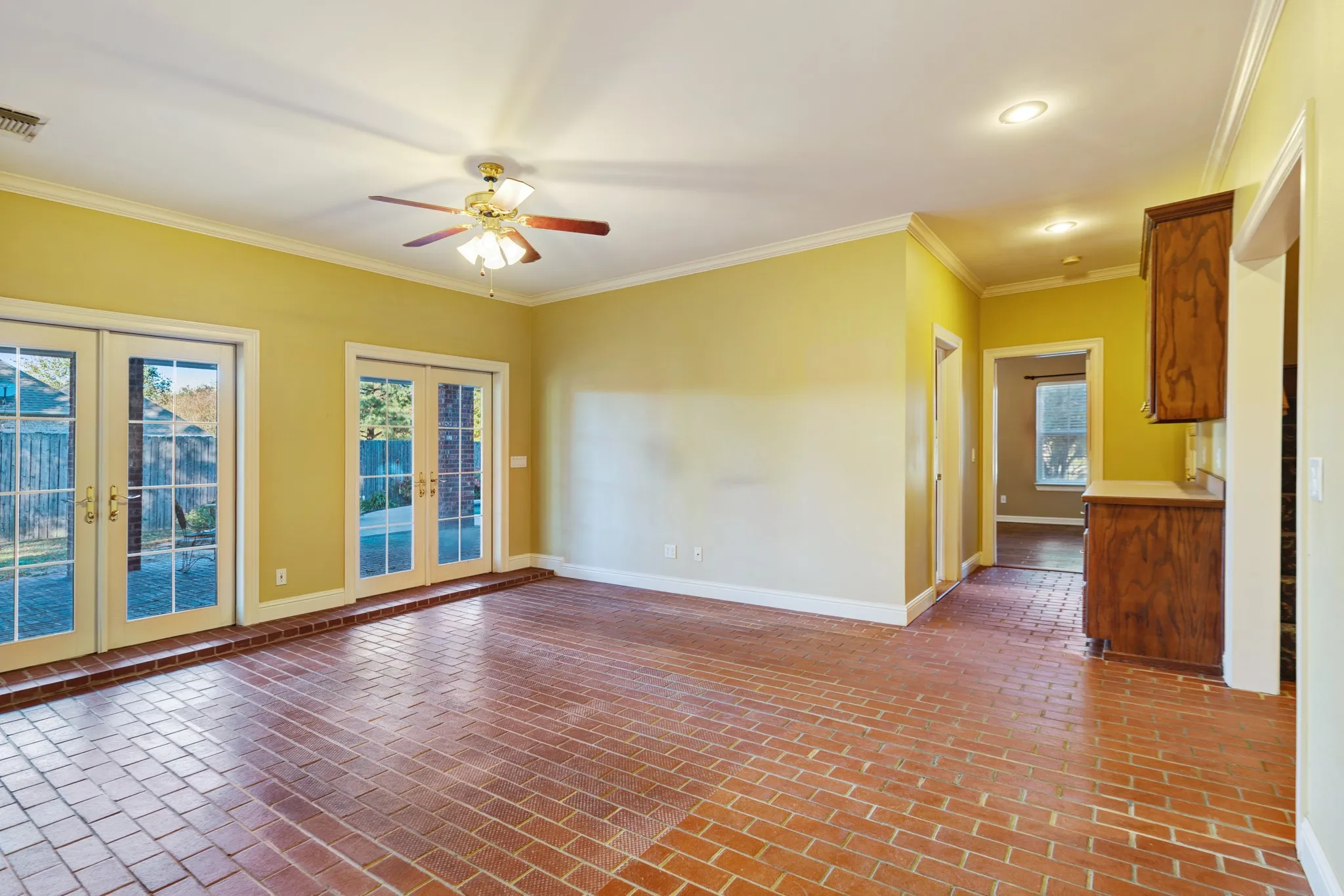 Single Family Residence For Sale in Lamar County , 3065 Oak Creek Drive, Paris, Texas 75462, 5 Bedrooms, 5 Bathrooms, 4 Garage spaces, 5,616 Sqft, built in 1999, Price $599,500, mls#21108490, Real Estate Agent in Paris, Homes For Sale in Lamar county, Homes For Sale in Paris, Realtor in Paris Texas, Real Estate Brokerage Independent Realty Texas, Luminita Cordes Realtor