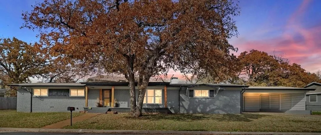 Single Family Residence For Sale in Palo Pinto County , 1201 NW 6th Avenue, Mineral Wells, Texas 76067, 4 Bedrooms, 3 Bathrooms, Garage spaces, 2,991 Sqft, built in 1961, Price $424,000, mls#21111586, Real Estate Agent in Mineral Wells, Homes For Sale in Palo Pinto county, Homes For Sale in Mineral Wells, Realtor in Mineral Wells Texas, Real Estate Brokerage Independent Realty Texas, Luminita Cordes Realtor