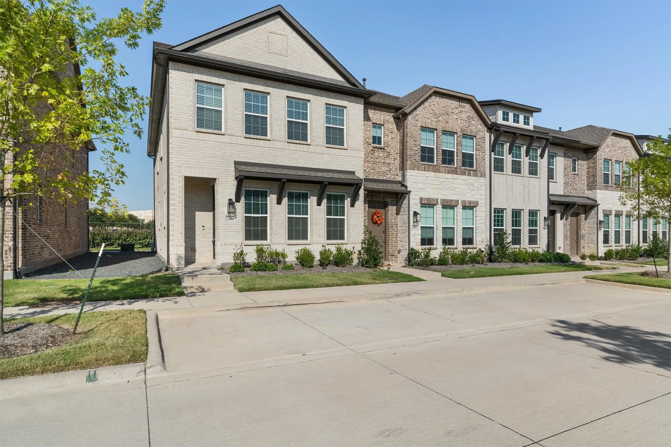 Townhouse For Sale in Collin County , 2241 Adena Springs Drive, Allen, Texas 75013, 3 Bedroom, 3 Bathroom, 2 Garage spaces, 1,646 Sqft, built in 2022, mls#21111438, Real Estate Agent in Allen, Homes For Sale in Collin county, Homes For Sale in Allen, Realtor in Allen Texas, Real Estate Brokerage Independent Realty Texas, Luminita Cordes Realtor