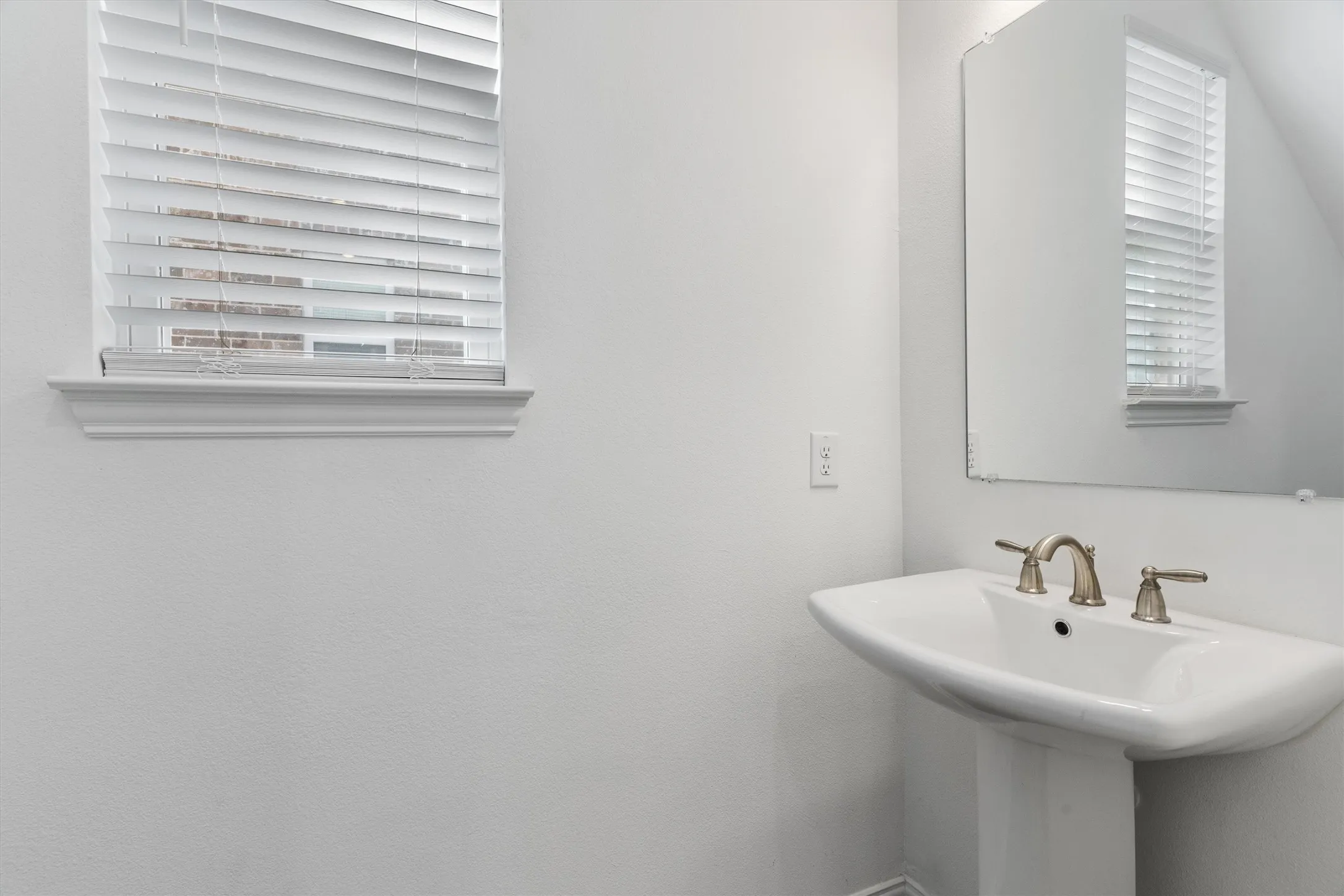Townhouse For Sale in Collin County , 2241 Adena Springs Drive, Allen, Texas 75013, 3 Bedroom, 3 Bathroom, 2 Garage spaces, 1,646 Sqft, built in 2022, mls#21111438, Real Estate Agent in Allen, Homes For Sale in Collin county, Homes For Sale in Allen, Realtor in Allen Texas, Real Estate Brokerage Independent Realty Texas, Luminita Cordes Realtor