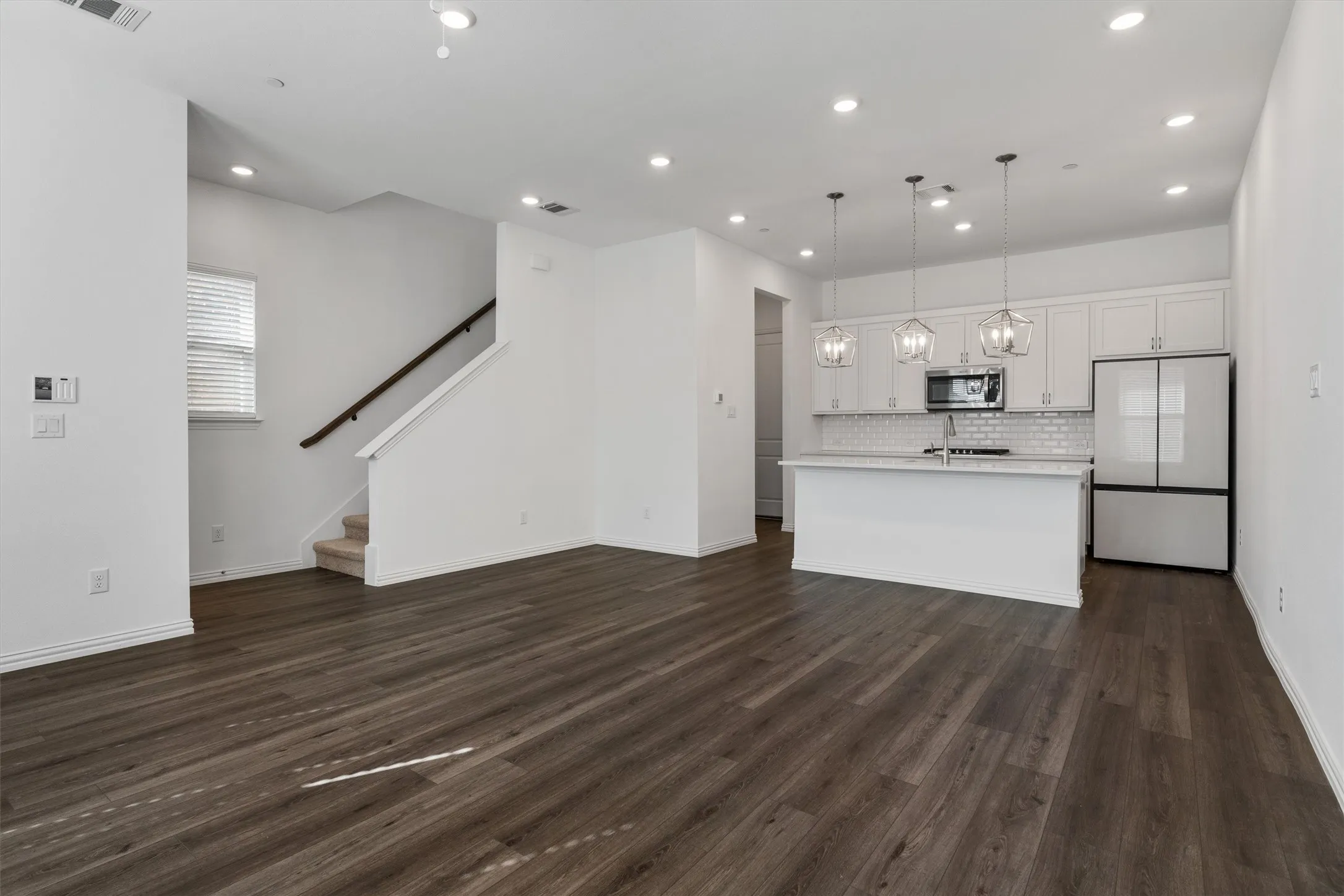 Townhouse For Sale in Collin County , 2241 Adena Springs Drive, Allen, Texas 75013, 3 Bedroom, 3 Bathroom, 2 Garage spaces, 1,646 Sqft, built in 2022, mls#21111438, Real Estate Agent in Allen, Homes For Sale in Collin county, Homes For Sale in Allen, Realtor in Allen Texas, Real Estate Brokerage Independent Realty Texas, Luminita Cordes Realtor
