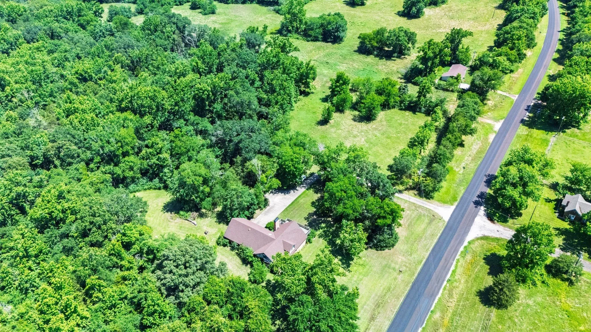 Farm For Sale in Hopkins County , 11591-2 Farm Road 269 S, Pickton, Texas 75471, 2 Bedrooms, 2 Bathrooms, Garage spaces, 1,480 Sqft, built in 1961, Preowned, Price $299,000, mls#21111009, Real Estate Agent in Pickton, Homes For Sale in Hopkins county, Homes For Sale in Pickton, Realtor in Pickton Texas, Real Estate Brokerage Independent Realty Texas, Luminita Cordes Realtor