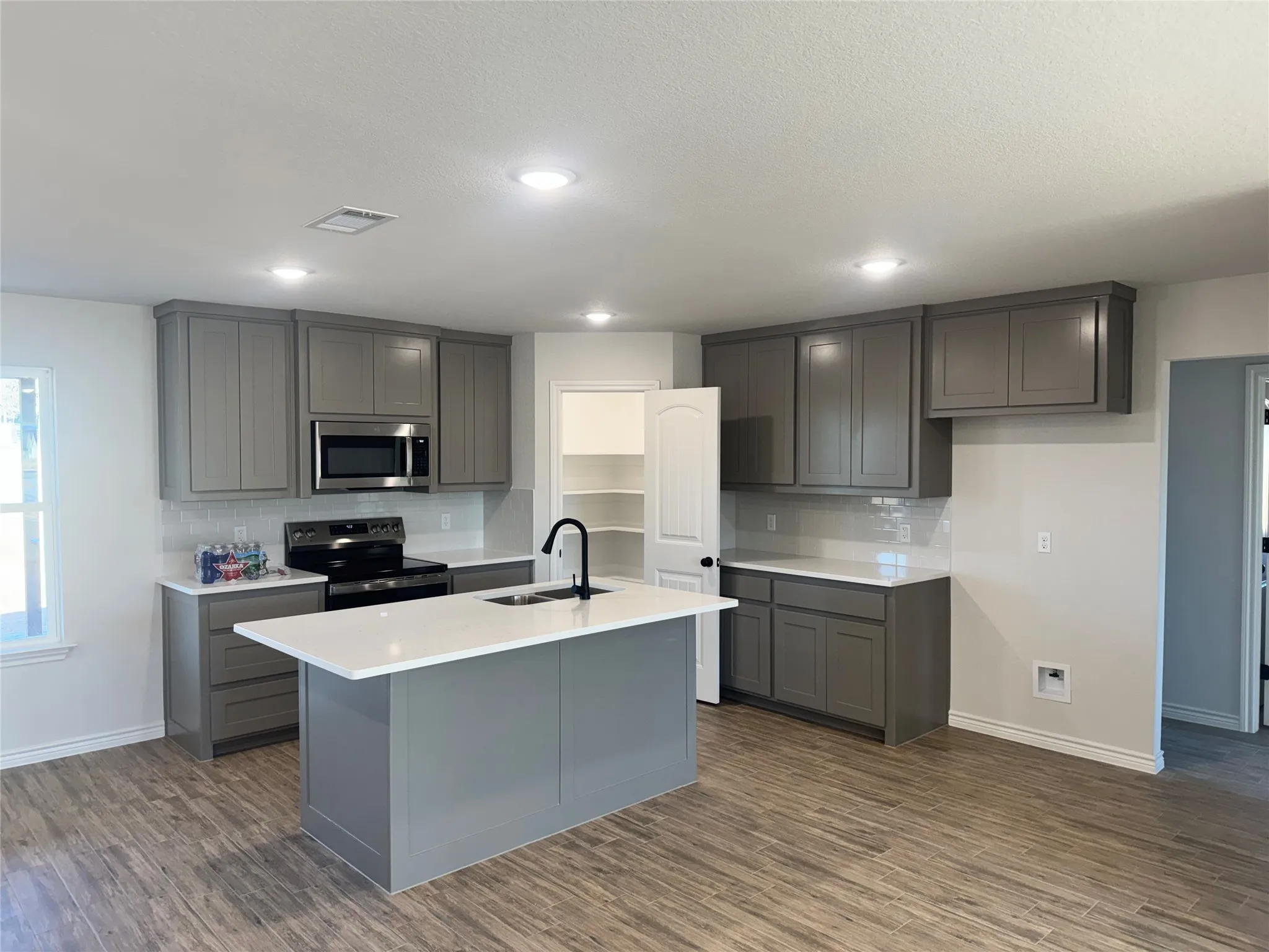 Single Family Residence For Sale in Parker County , 1004 Morgan Court, Springtown, Texas 76082, 3 Bedroom, 2 Bathroom, Garage spaces, 1,514 Sqft, built in 2025, New Construction - Incomplete, mls#21111720, Real Estate Agent in Springtown, Homes For Sale in Parker county, Homes For Sale in Springtown, Realtor in Springtown Texas, Real Estate Brokerage Independent Realty Texas, Luminita Cordes Realtor