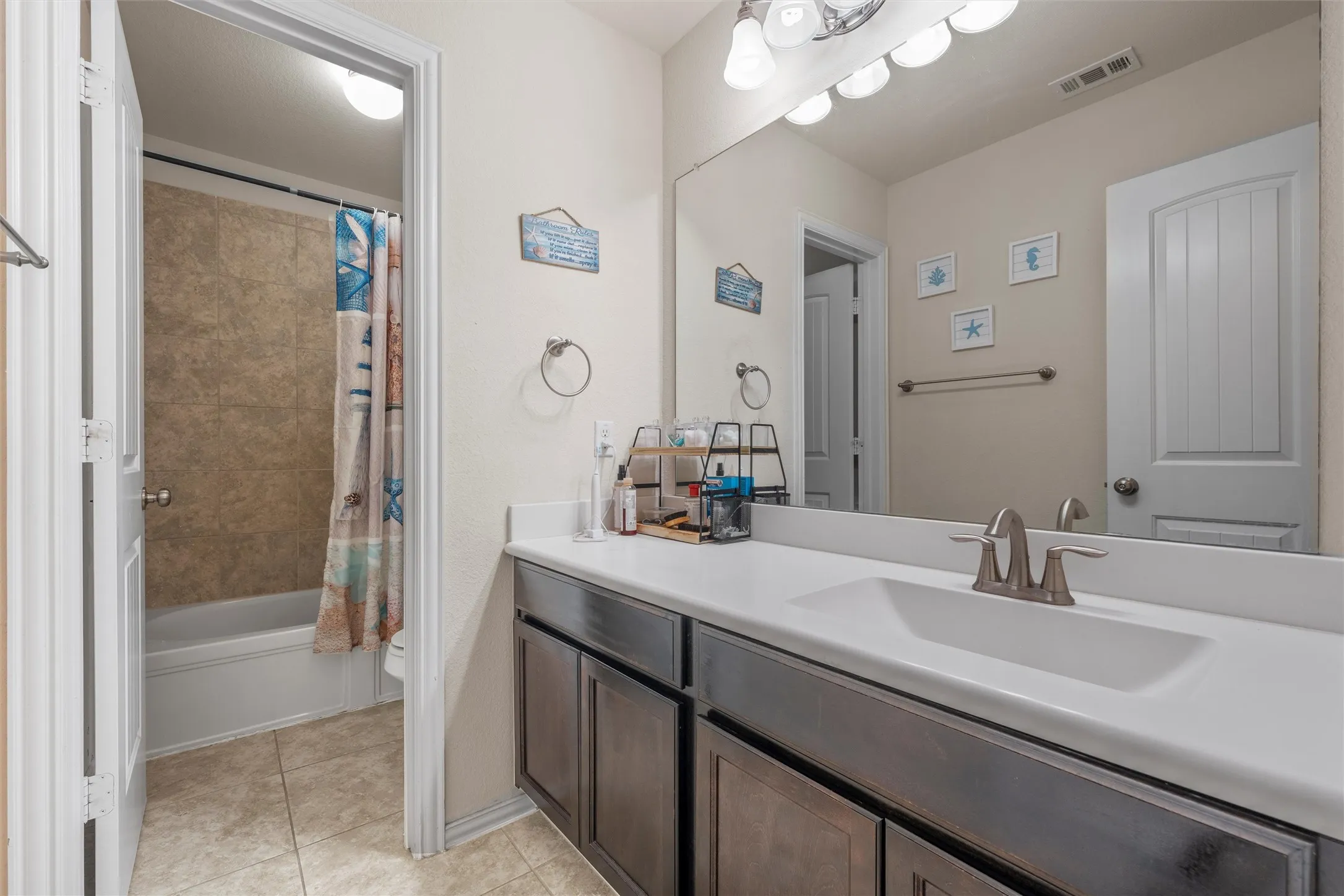 Single Family Residence For Sale in Mc Lennan County , 254 Woodhaven Trail, Waco, Texas 76657, 4 Bedroom, 3 Bathroom, 2 Garage spaces, 3,065 Sqft, built in 2015, mls#21110090, Real Estate Agent in Waco, Homes For Sale in Mc Lennan county, Homes For Sale in Waco, Realtor in Waco Texas, Real Estate Brokerage Independent Realty Texas, Luminita Cordes Realtor