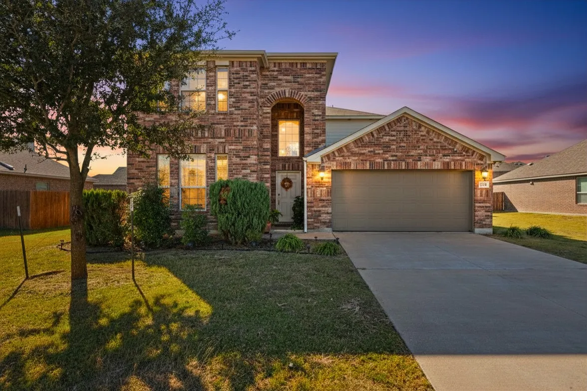 Single Family Residence For Sale in Mc Lennan County , 254 Woodhaven Trail, Waco, Texas 76657, 4 Bedroom, 3 Bathroom, 2 Garage spaces, 3,065 Sqft, built in 2015, mls#21110090, Real Estate Agent in Waco, Homes For Sale in Mc Lennan county, Homes For Sale in Waco, Realtor in Waco Texas, Real Estate Brokerage Independent Realty Texas, Luminita Cordes Realtor