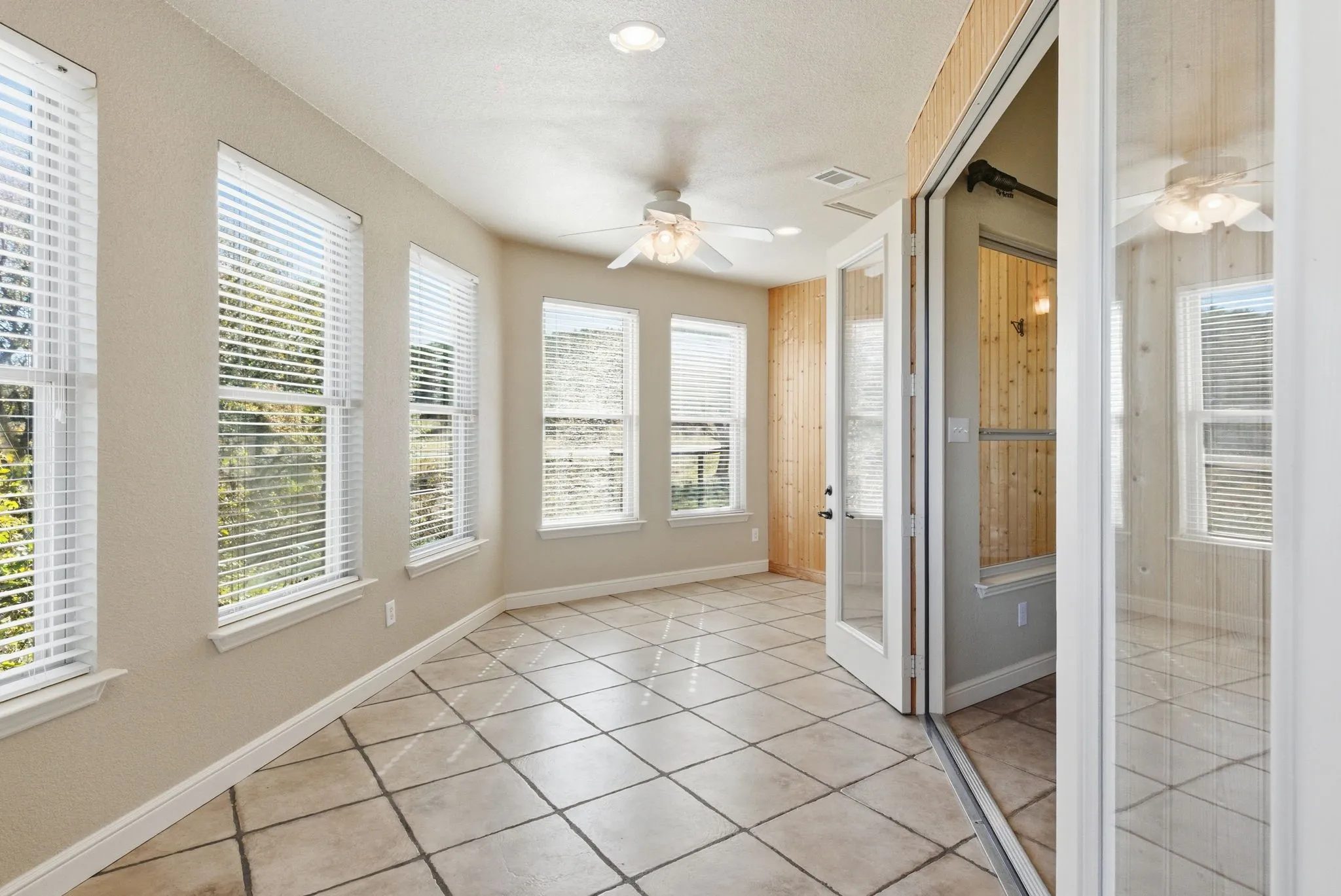 Single Family Residence For Sale in Erath County , 6525 Compass Way, Bluff Dale, Texas 76433, 3 Bedrooms, 3 Bathrooms, 2 Garage spaces, 2,282 Sqft, built in 2007, Preowned, Price $539,000, mls#21108828, Real Estate Agent in Bluff Dale, Homes For Sale in Erath county, Homes For Sale in Bluff Dale, Realtor in Bluff Dale Texas, Real Estate Brokerage Independent Realty Texas, Luminita Cordes Realtor