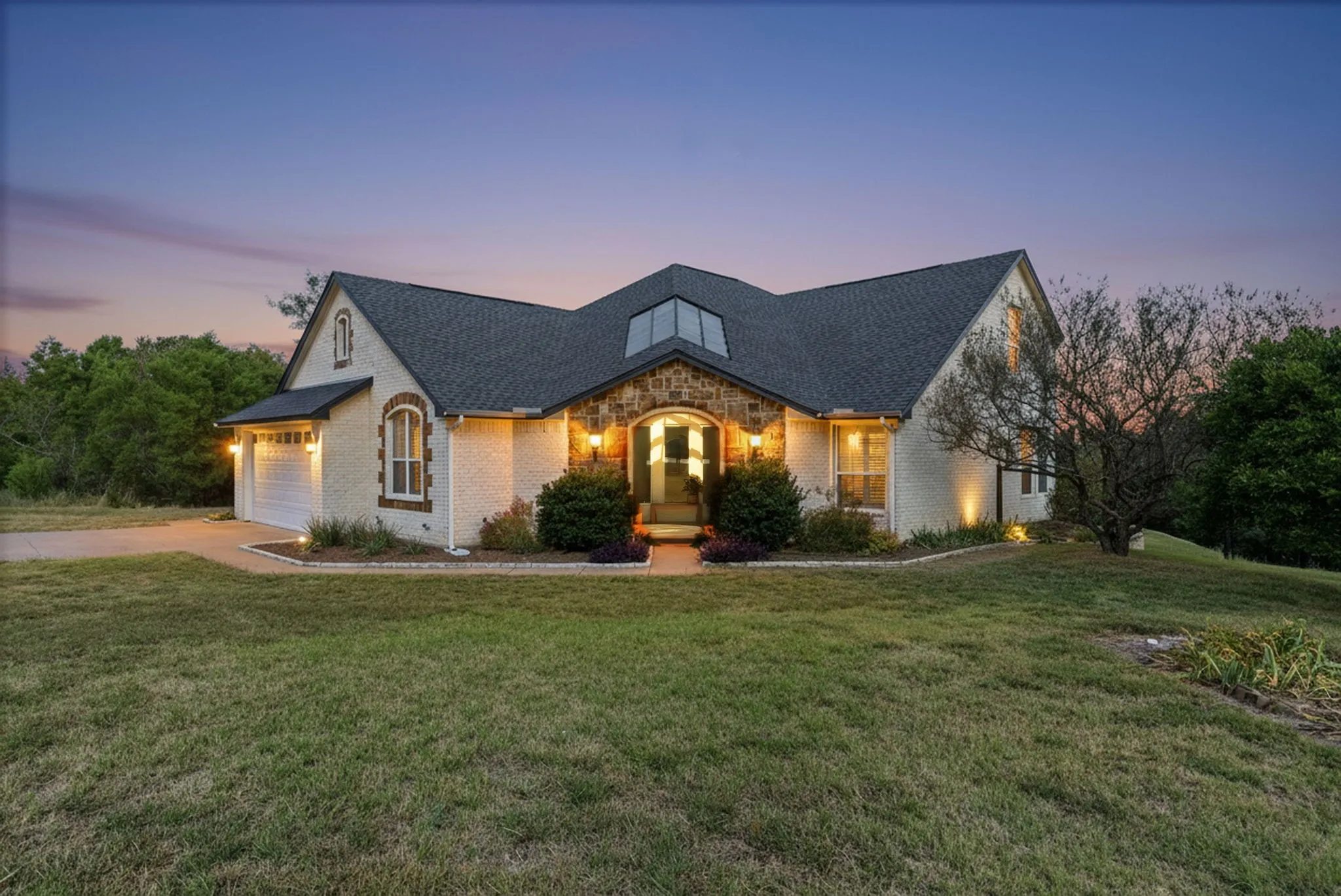 Single Family Residence For Sale in Erath County , 6525 Compass Way, Bluff Dale, Texas 76433, 3 Bedrooms, 3 Bathrooms, 2 Garage spaces, 2,282 Sqft, built in 2007, Preowned, Price $539,000, mls#21108828, Real Estate Agent in Bluff Dale, Homes For Sale in Erath county, Homes For Sale in Bluff Dale, Realtor in Bluff Dale Texas, Real Estate Brokerage Independent Realty Texas, Luminita Cordes Realtor