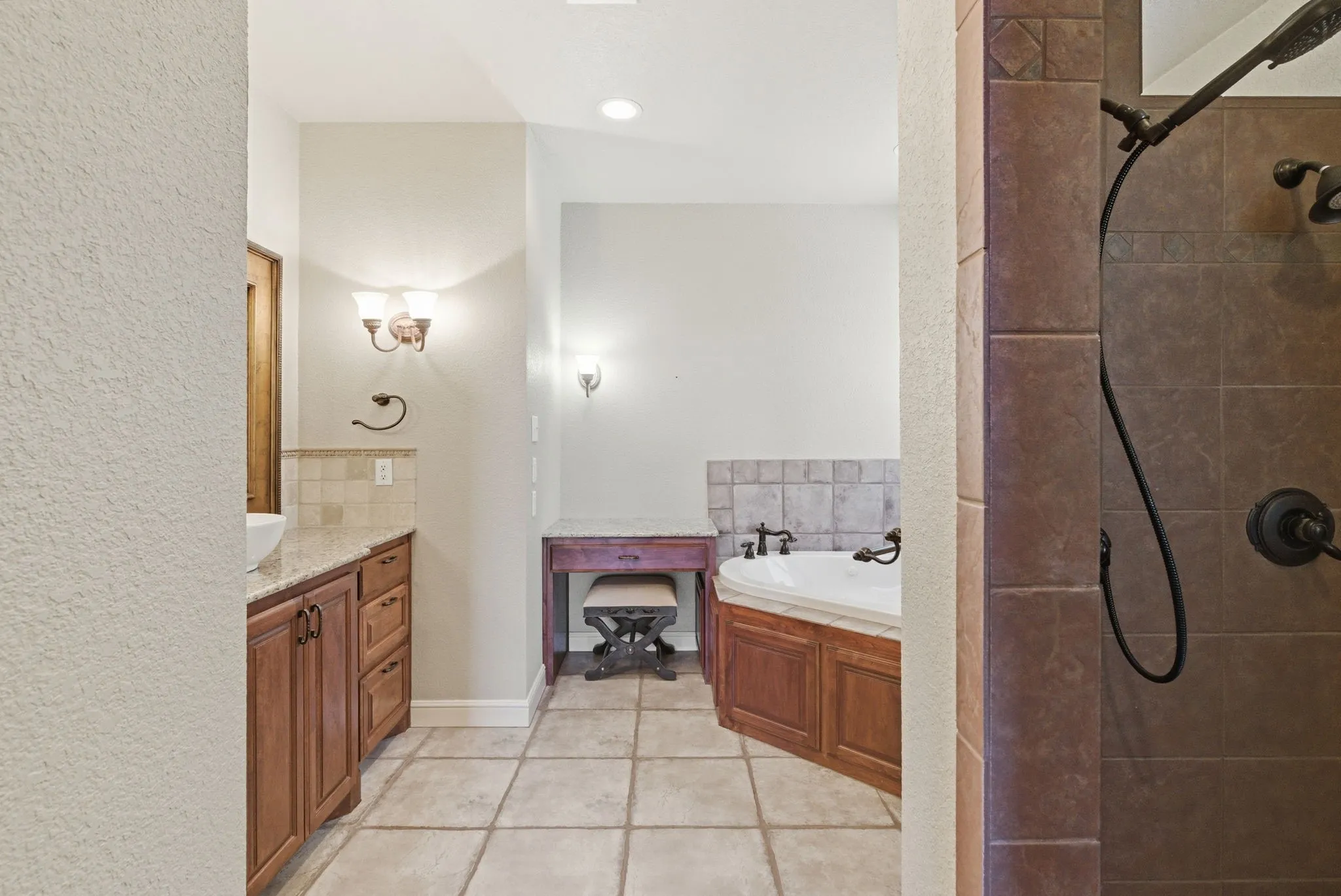 Single Family Residence For Sale in Erath County , 6525 Compass Way, Bluff Dale, Texas 76433, 3 Bedrooms, 3 Bathrooms, 2 Garage spaces, 2,282 Sqft, built in 2007, Preowned, Price $539,000, mls#21108828, Real Estate Agent in Bluff Dale, Homes For Sale in Erath county, Homes For Sale in Bluff Dale, Realtor in Bluff Dale Texas, Real Estate Brokerage Independent Realty Texas, Luminita Cordes Realtor