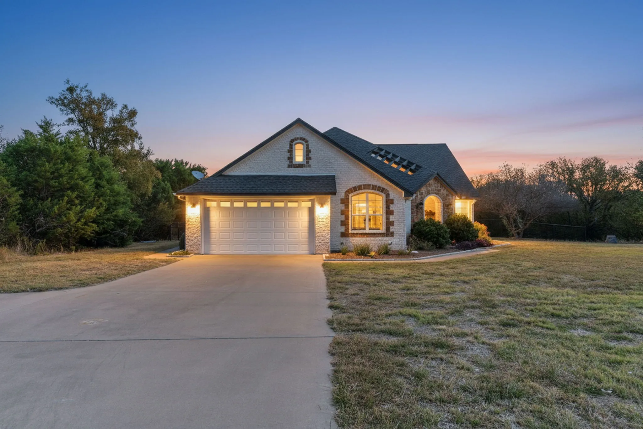Single Family Residence For Sale in Erath County , 6525 Compass Way, Bluff Dale, Texas 76433, 3 Bedrooms, 3 Bathrooms, 2 Garage spaces, 2,282 Sqft, built in 2007, Preowned, Price $539,000, mls#21108828, Real Estate Agent in Bluff Dale, Homes For Sale in Erath county, Homes For Sale in Bluff Dale, Realtor in Bluff Dale Texas, Real Estate Brokerage Independent Realty Texas, Luminita Cordes Realtor