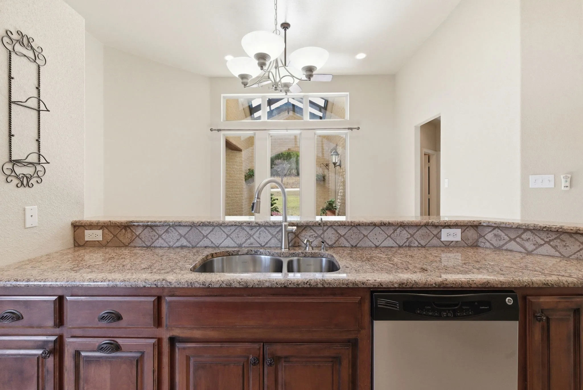 Single Family Residence For Sale in Erath County , 6525 Compass Way, Bluff Dale, Texas 76433, 3 Bedrooms, 3 Bathrooms, 2 Garage spaces, 2,282 Sqft, built in 2007, Preowned, Price $539,000, mls#21108828, Real Estate Agent in Bluff Dale, Homes For Sale in Erath county, Homes For Sale in Bluff Dale, Realtor in Bluff Dale Texas, Real Estate Brokerage Independent Realty Texas, Luminita Cordes Realtor