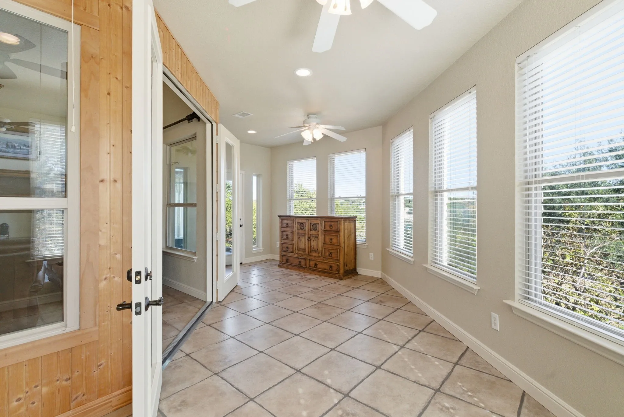 Single Family Residence For Sale in Erath County , 6525 Compass Way, Bluff Dale, Texas 76433, 3 Bedrooms, 3 Bathrooms, 2 Garage spaces, 2,282 Sqft, built in 2007, Preowned, Price $539,000, mls#21108828, Real Estate Agent in Bluff Dale, Homes For Sale in Erath county, Homes For Sale in Bluff Dale, Realtor in Bluff Dale Texas, Real Estate Brokerage Independent Realty Texas, Luminita Cordes Realtor