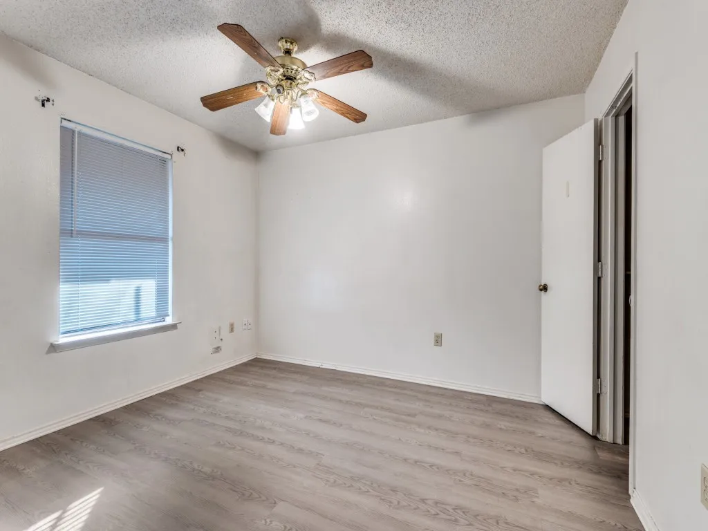 Single Family Residence For Sale in Dallas County , 1228 English Street, Irving, Texas 75061, 3 Bedrooms, 2 Bathrooms, 2 Garage spaces, 1,281 Sqft, built in 1985, Price $259,000, mls#21104848, Real Estate Agent in Irving, Homes For Sale in Dallas county, Homes For Sale in Irving, Realtor in Irving Texas, Real Estate Brokerage Independent Realty Texas, Luminita Cordes Realtor