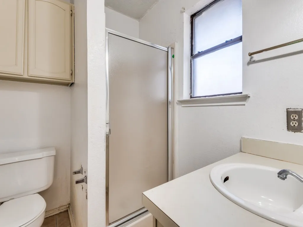 Single Family Residence For Sale in Dallas County , 1228 English Street, Irving, Texas 75061, 3 Bedrooms, 2 Bathrooms, 2 Garage spaces, 1,281 Sqft, built in 1985, Price $259,000, mls#21104848, Real Estate Agent in Irving, Homes For Sale in Dallas county, Homes For Sale in Irving, Realtor in Irving Texas, Real Estate Brokerage Independent Realty Texas, Luminita Cordes Realtor
