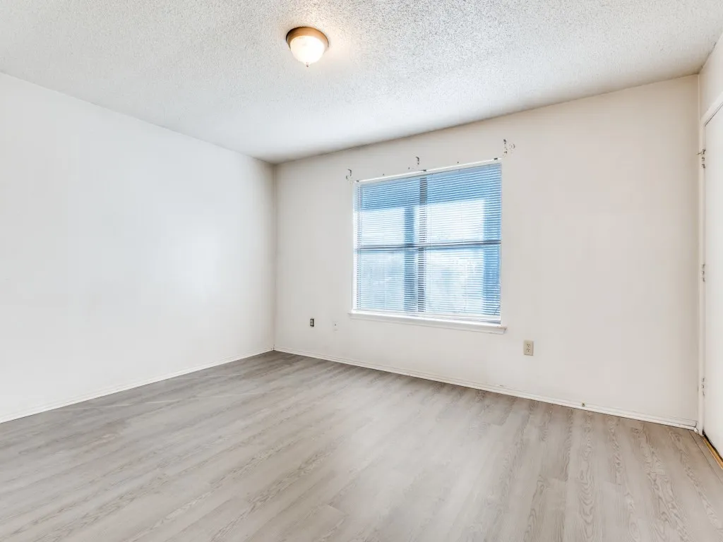 Single Family Residence For Sale in Dallas County , 1228 English Street, Irving, Texas 75061, 3 Bedrooms, 2 Bathrooms, 2 Garage spaces, 1,281 Sqft, built in 1985, Price $259,000, mls#21104848, Real Estate Agent in Irving, Homes For Sale in Dallas county, Homes For Sale in Irving, Realtor in Irving Texas, Real Estate Brokerage Independent Realty Texas, Luminita Cordes Realtor
