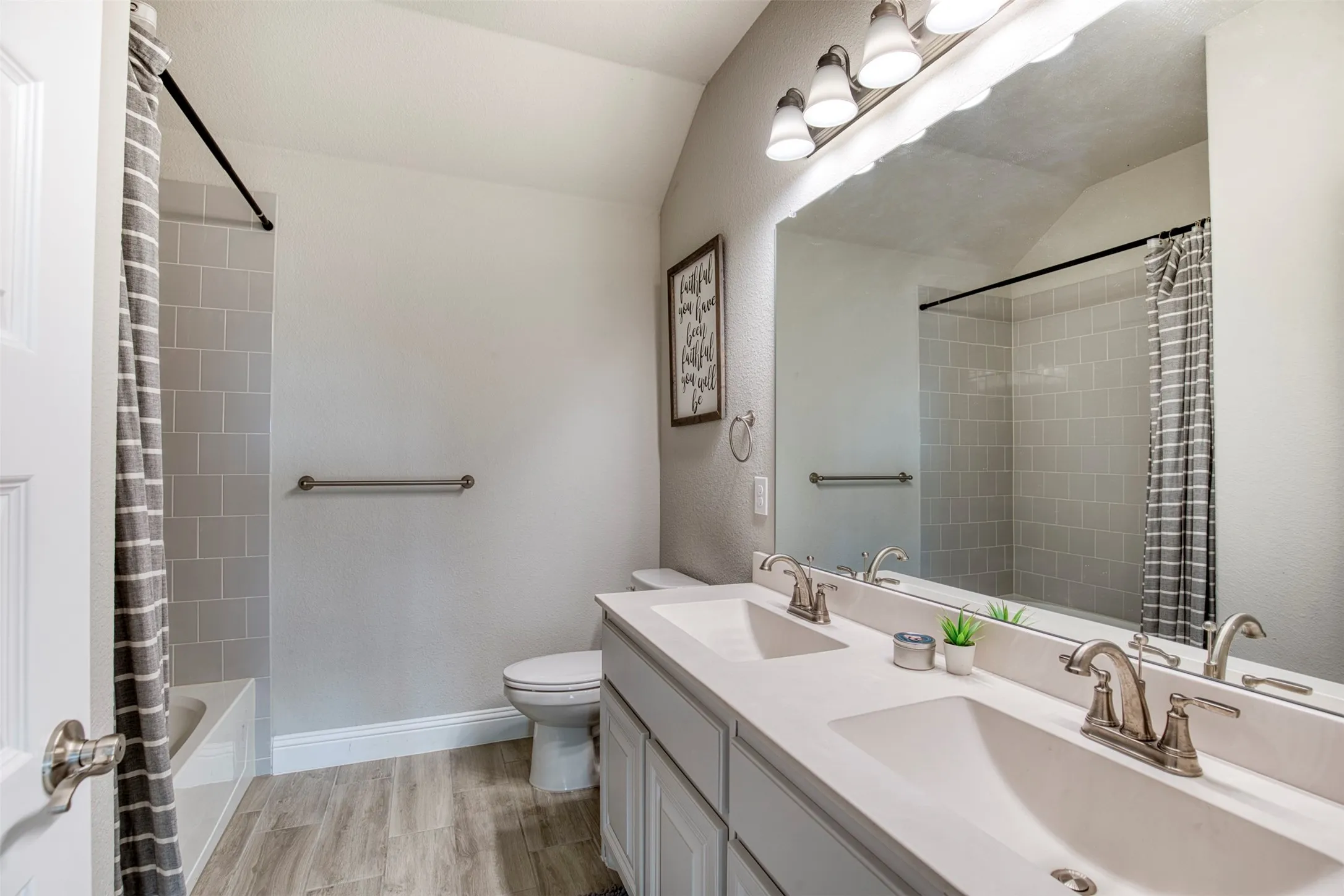 Full bath with tub/shower combo.