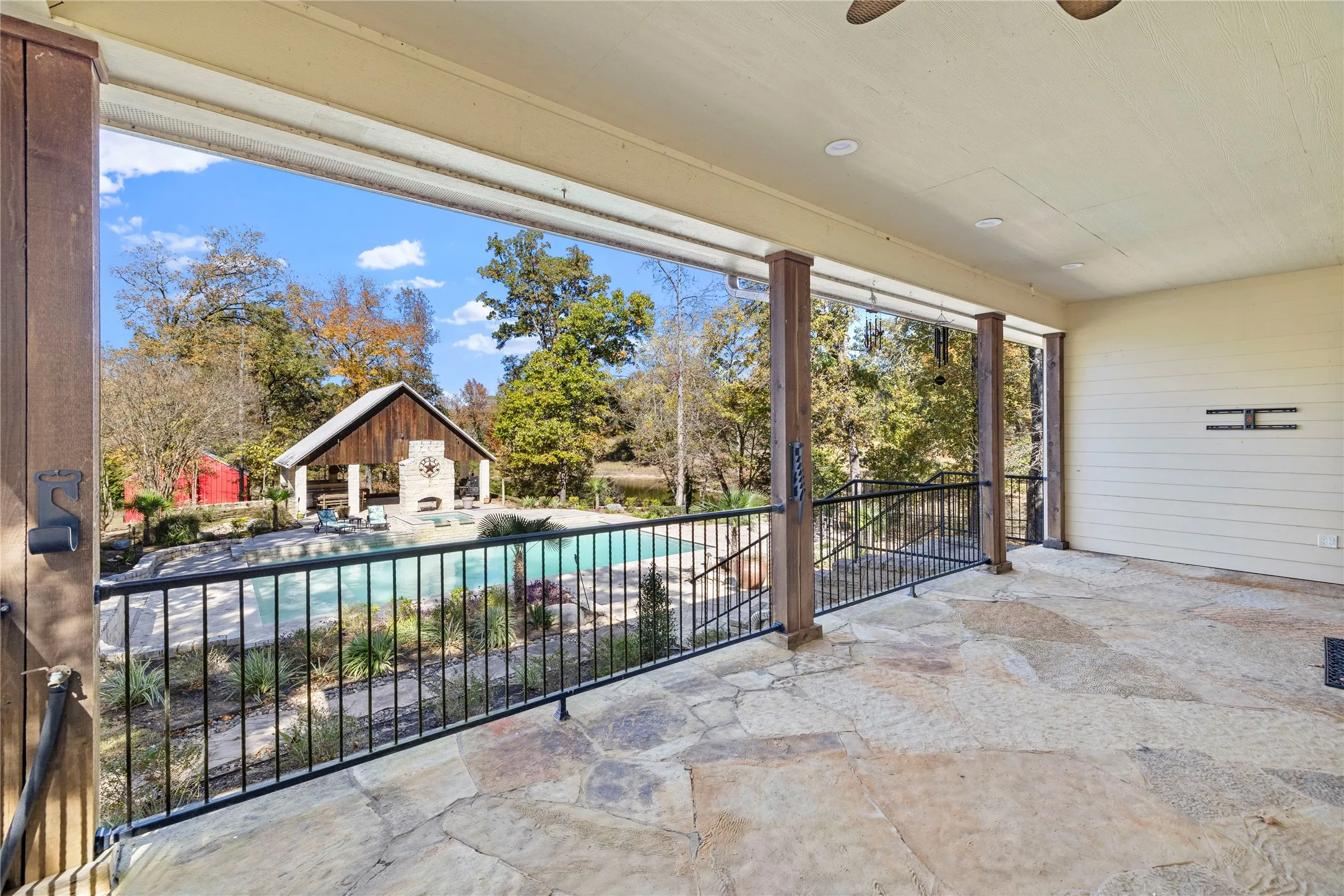 View of patio / terrace with ceiling fan
