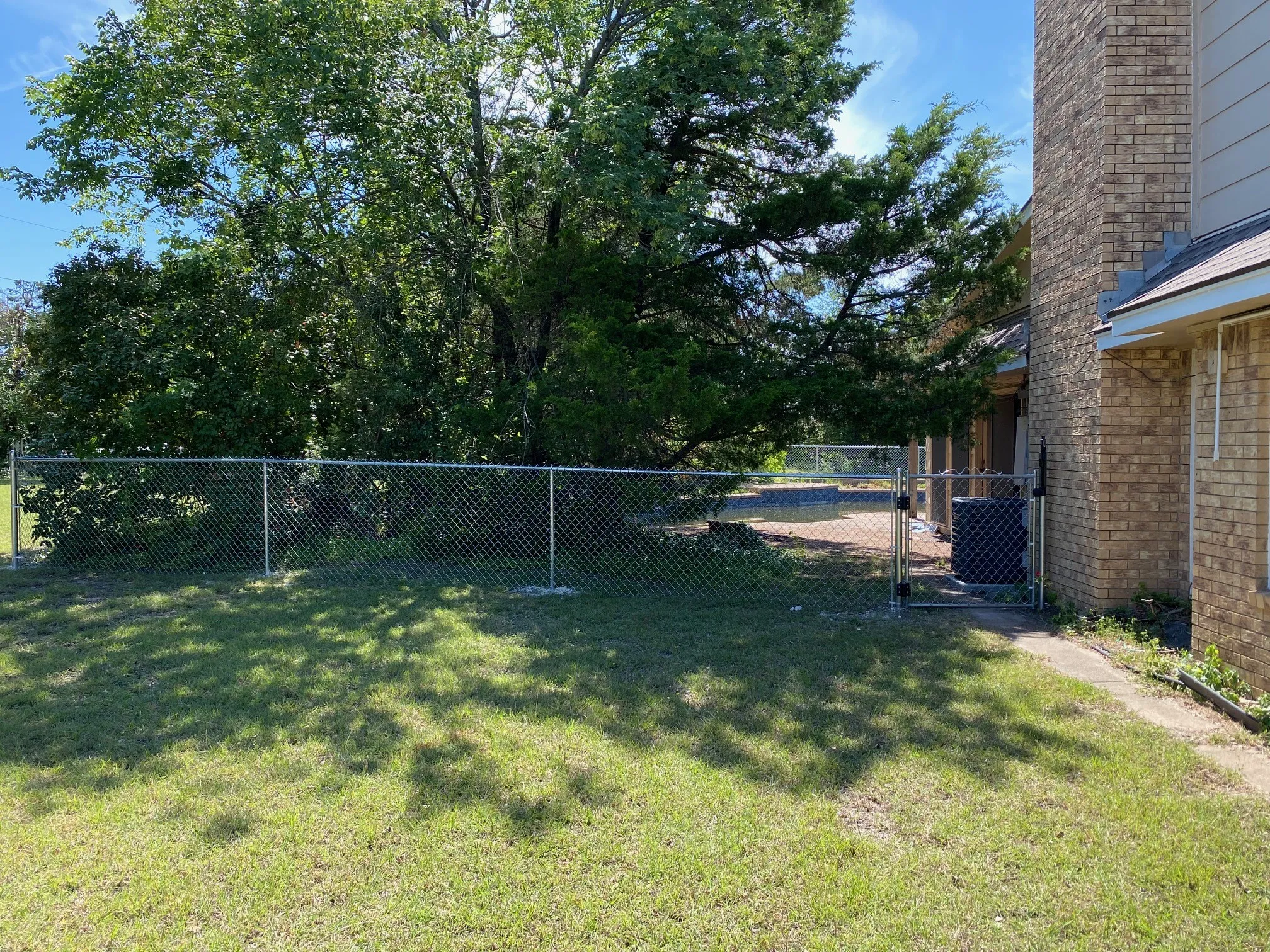 New chain link fence with self closing gate