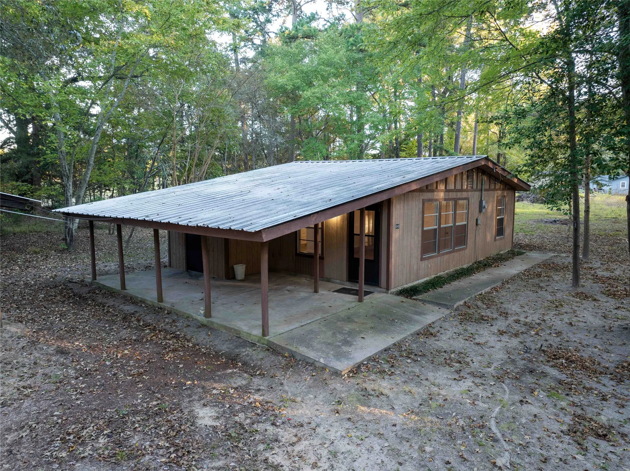 Single Family Residence For Sale in Van Zandt County , 840 Oak Meadows, Murchison, Texas 75778, 2 Bedroom, 1 Bathroom, Garage spaces, 984 Sqft, built in 1980, Preowned, mls#21110471, Real Estate Agent in Murchison, Homes For Sale in Van Zandt county, Homes For Sale in Murchison, Realtor in Murchison Texas, Real Estate Brokerage Independent Realty Texas, Luminita Cordes Realtor