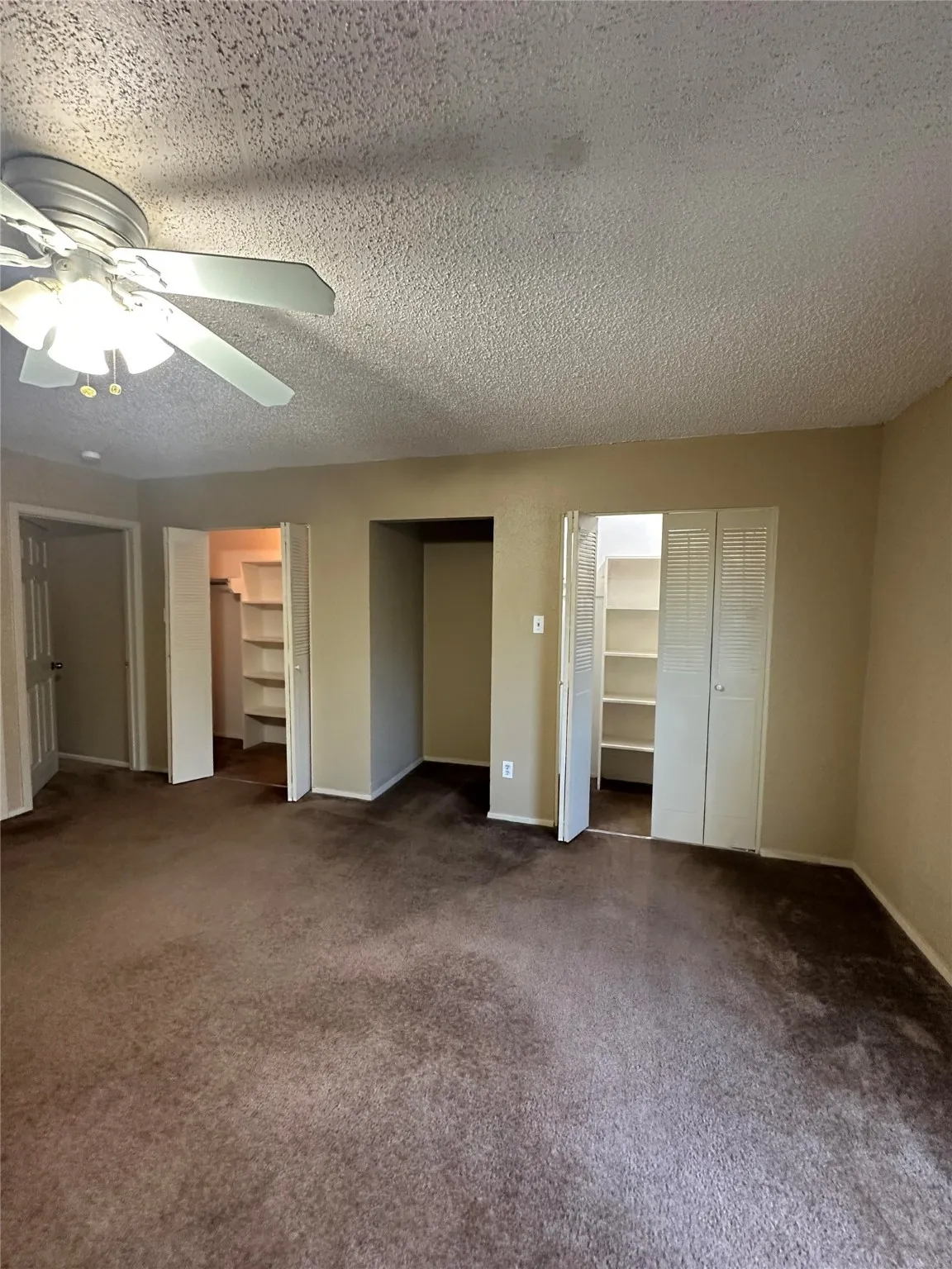 Duplex For Rent in Tarrant County , 1904 W Sanford Street, Arlington, Texas 76012, 2 Bedroom, 3 Bathroom, Garage spaces, 1,591 Sqft, built in 1972, mls#21112586, Real Estate Agent in Arlington, Homes For Rent in Tarrant county, Homes For Rent in Arlington, Realtor in Arlington Texas, Real Estate Brokerage Independent Realty Texas, Luminita Cordes Realtor