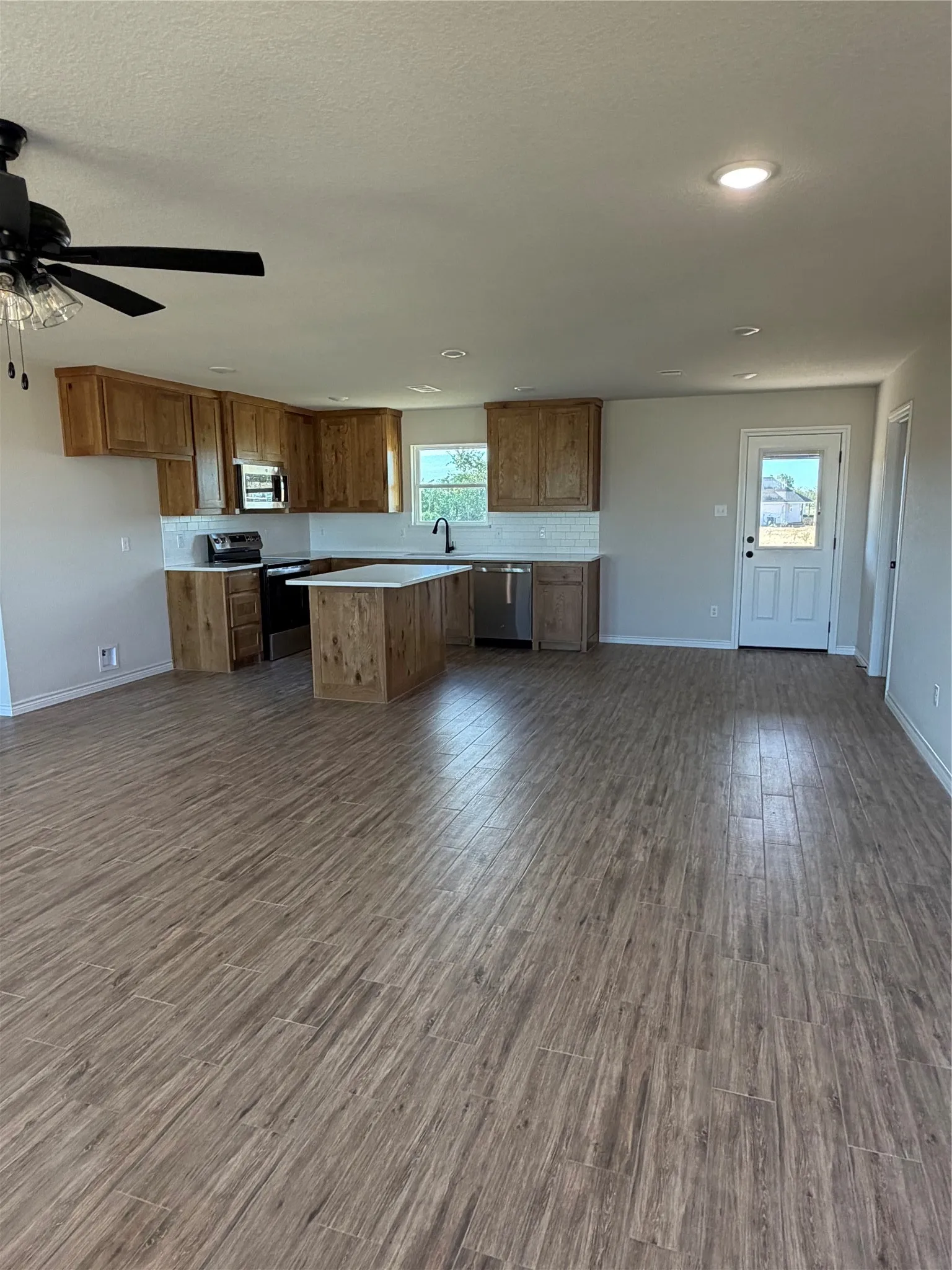 Single Family Residence For Sale in Parker County , 1012 Morgan Court, Springtown, Texas 76082, 3 Bedroom, 2 Bathroom, Garage spaces, 1,425 Sqft, built in 2025, New Construction - Incomplete, mls#21112840, Real Estate Agent in Springtown, Homes For Sale in Parker county, Homes For Sale in Springtown, Realtor in Springtown Texas, Real Estate Brokerage Independent Realty Texas, Luminita Cordes Realtor