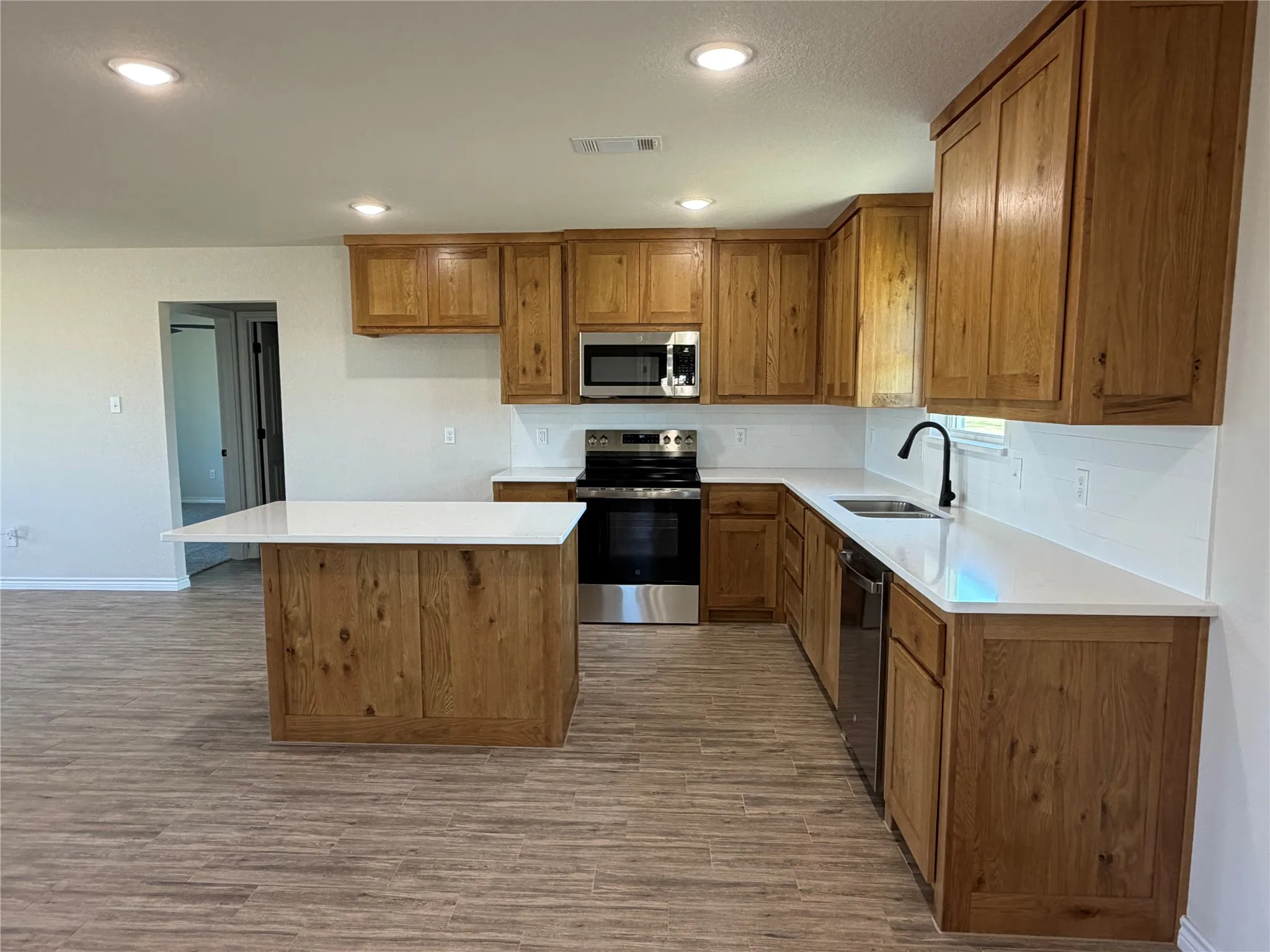 Single Family Residence For Sale in Parker County , 1012 Morgan Court, Springtown, Texas 76082, 3 Bedroom, 2 Bathroom, Garage spaces, 1,425 Sqft, built in 2025, New Construction - Incomplete, mls#21112840, Real Estate Agent in Springtown, Homes For Sale in Parker county, Homes For Sale in Springtown, Realtor in Springtown Texas, Real Estate Brokerage Independent Realty Texas, Luminita Cordes Realtor