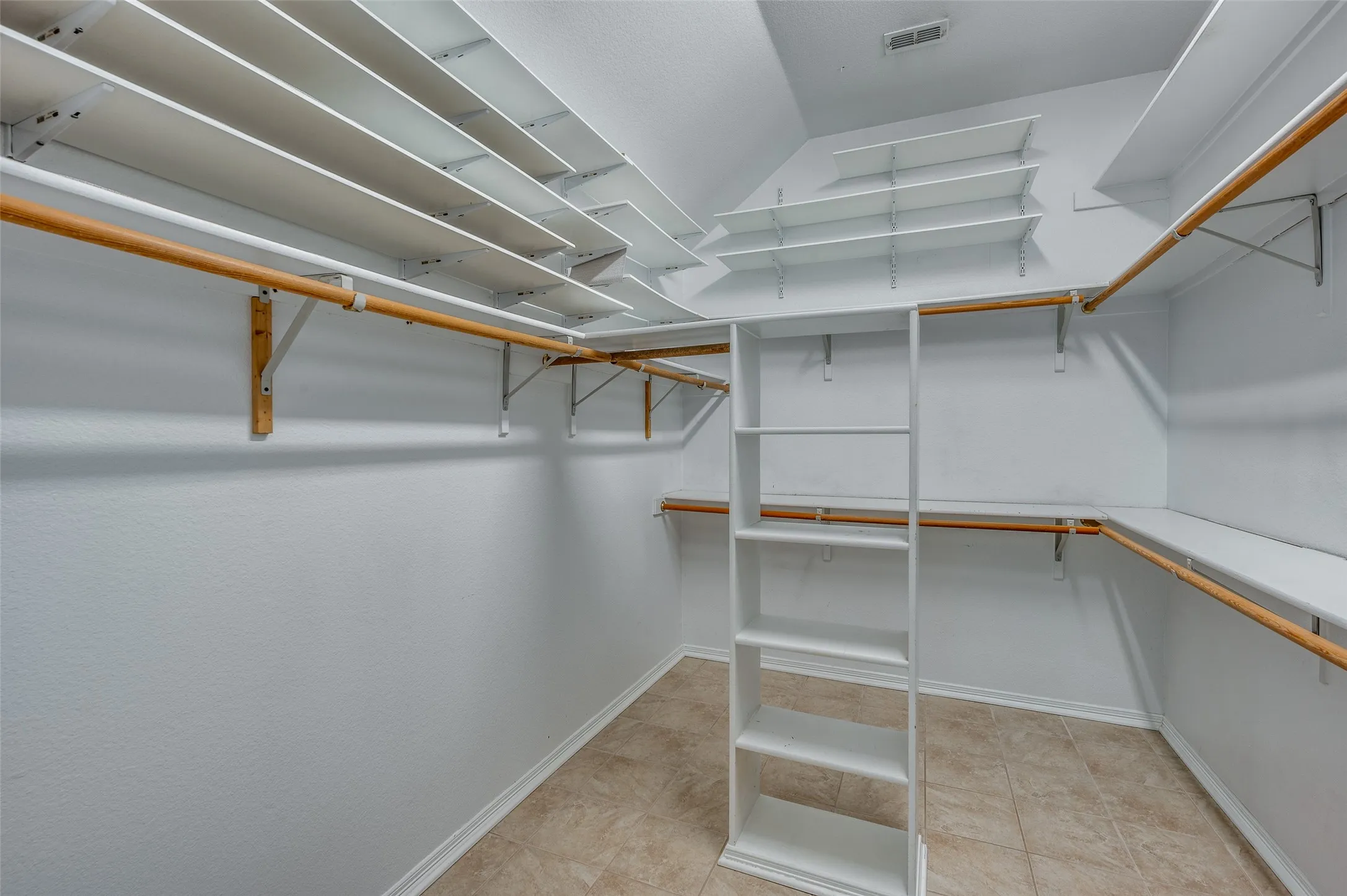 Single Family Residence For Sale in Collin County , 400 Brook View Court, Prosper, Texas 75078, 3 Bedrooms, 3 Bathrooms, 3 Garage spaces, 3,033 Sqft, built in 1997, Price $600,500, mls#21112969, Real Estate Agent in Prosper, Homes For Sale in Collin county, Homes For Sale in Prosper, Realtor in Prosper Texas, Real Estate Brokerage Independent Realty Texas, Luminita Cordes Realtor