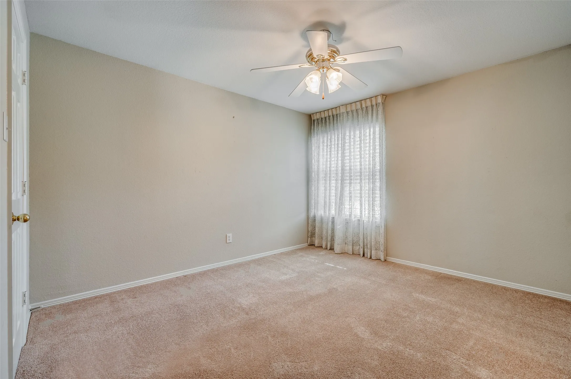 Single Family Residence For Sale in Collin County , 400 Brook View Court, Prosper, Texas 75078, 3 Bedrooms, 3 Bathrooms, 3 Garage spaces, 3,033 Sqft, built in 1997, Price $600,500, mls#21112969, Real Estate Agent in Prosper, Homes For Sale in Collin county, Homes For Sale in Prosper, Realtor in Prosper Texas, Real Estate Brokerage Independent Realty Texas, Luminita Cordes Realtor