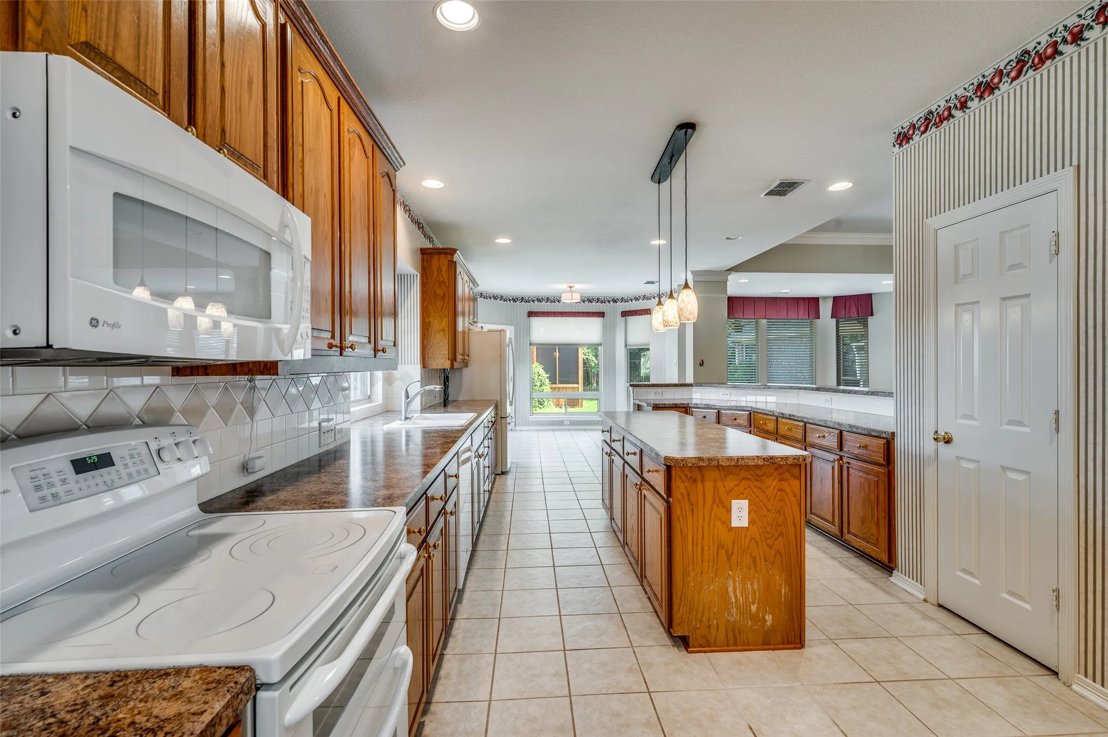 Single Family Residence For Sale in Collin County , 400 Brook View Court, Prosper, Texas 75078, 3 Bedrooms, 3 Bathrooms, 3 Garage spaces, 3,033 Sqft, built in 1997, Price $600,500, mls#21112969, Real Estate Agent in Prosper, Homes For Sale in Collin county, Homes For Sale in Prosper, Realtor in Prosper Texas, Real Estate Brokerage Independent Realty Texas, Luminita Cordes Realtor