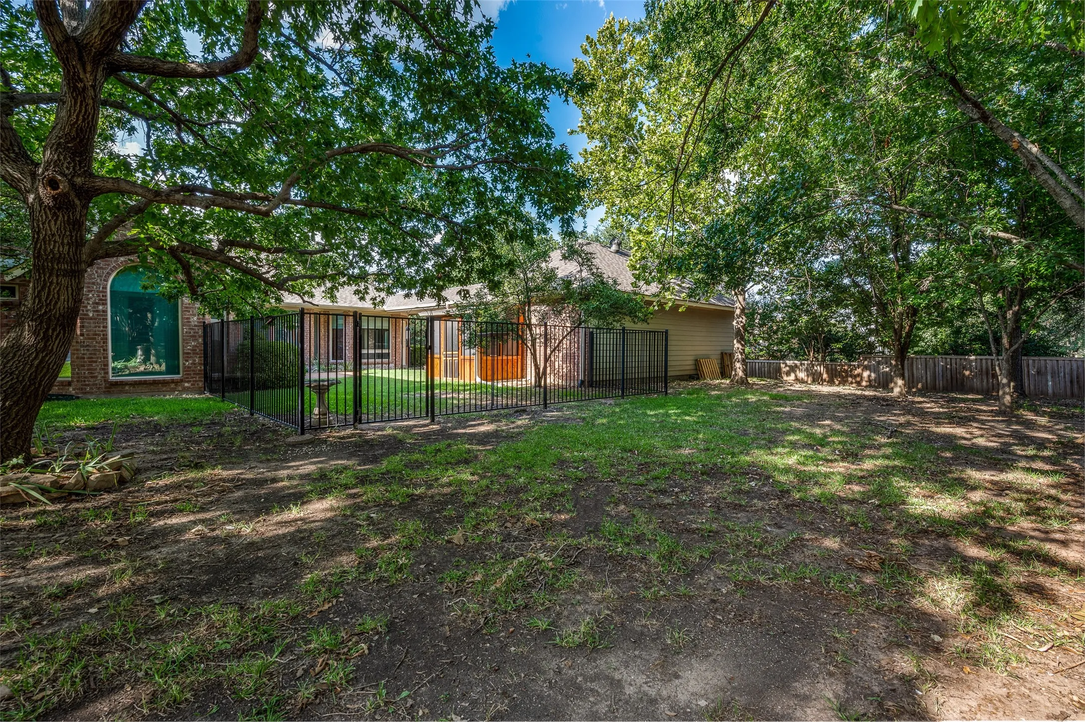 Single Family Residence For Sale in Collin County , 400 Brook View Court, Prosper, Texas 75078, 3 Bedrooms, 3 Bathrooms, 3 Garage spaces, 3,033 Sqft, built in 1997, Price $600,500, mls#21112969, Real Estate Agent in Prosper, Homes For Sale in Collin county, Homes For Sale in Prosper, Realtor in Prosper Texas, Real Estate Brokerage Independent Realty Texas, Luminita Cordes Realtor