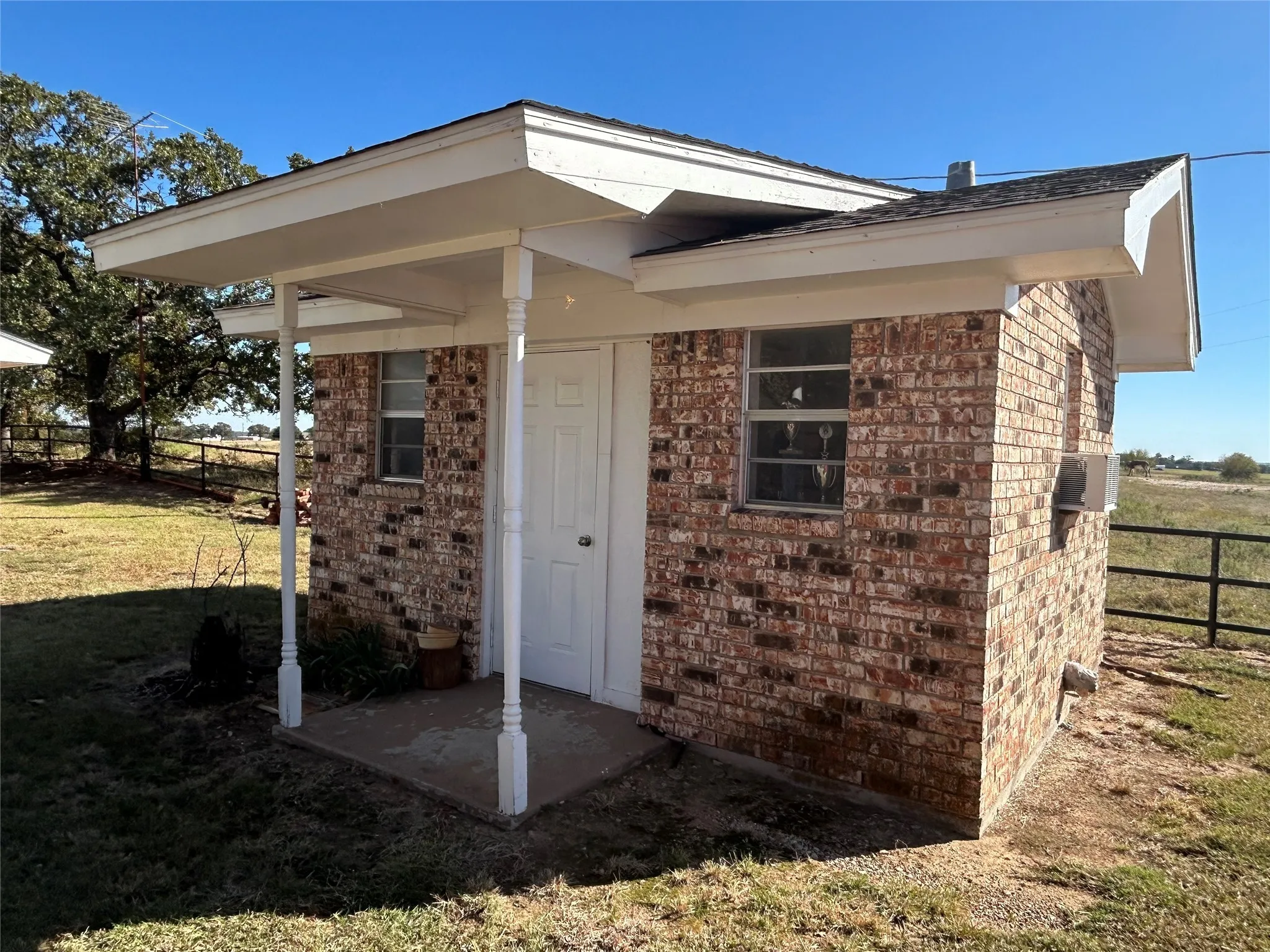 Separate office next to primary residence