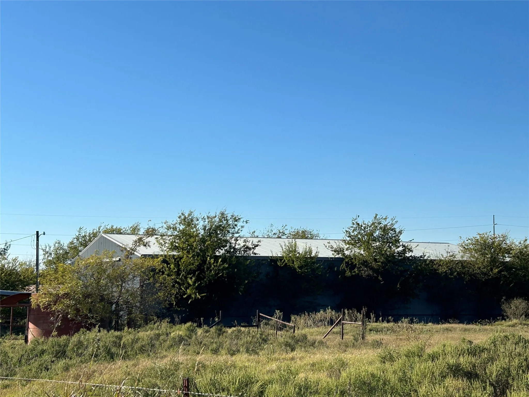 Farm For Sale in Wise County , 2012 Cuba Road, Bridgeport, Texas 76426, 3 Bedroom, 2 Bathroom, Garage spaces, 2,950 Sqft, built in 1971, Preowned, mls#21108891, Real Estate Agent in Bridgeport, Homes For Sale in Wise county, Homes For Sale in Bridgeport, Realtor in Bridgeport Texas, Real Estate Brokerage Independent Realty Texas, Luminita Cordes Realtor