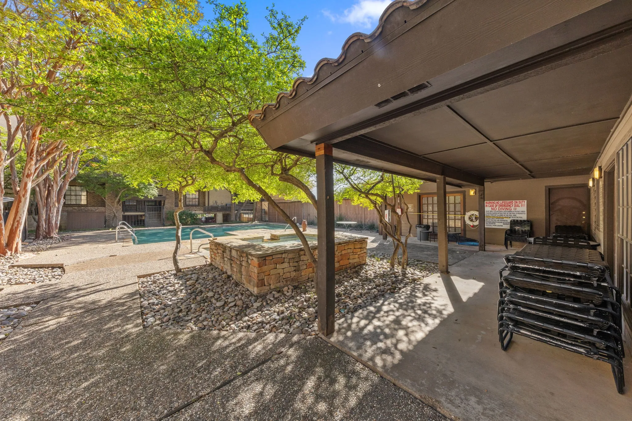 Condominium For Sale in Dallas County , 5757 E University Boulevard 26D, Dallas, Texas 75206, 1 Bedroom, 2 Bathroom, 1 Garage spaces, 920 Sqft, built in 1983, mls#21110205, Real Estate Agent in Dallas, Homes For Sale in Dallas county, Homes For Sale in Dallas, Realtor in Dallas Texas, Real Estate Brokerage Independent Realty Texas, Luminita Cordes Realtor